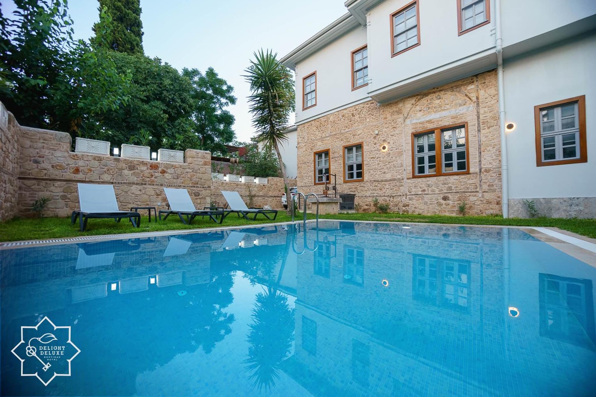 Delight Deluxe Hotel - Image 2