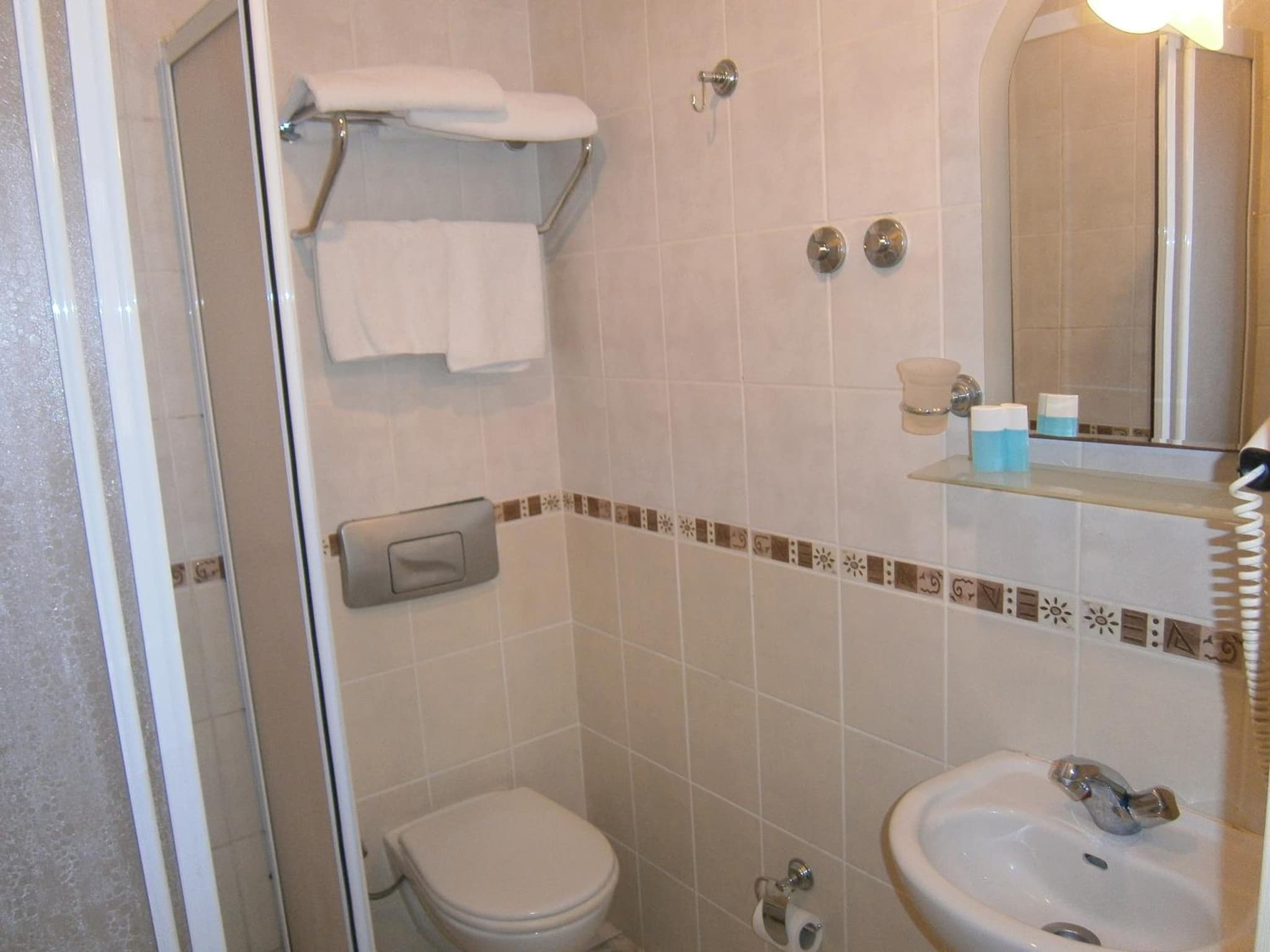 Otel Nova - Image 1