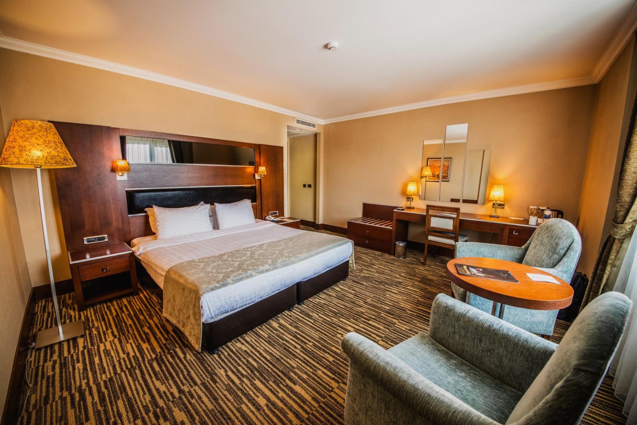 Dream Hill Business Deluxe Hotel Asia - Image 4