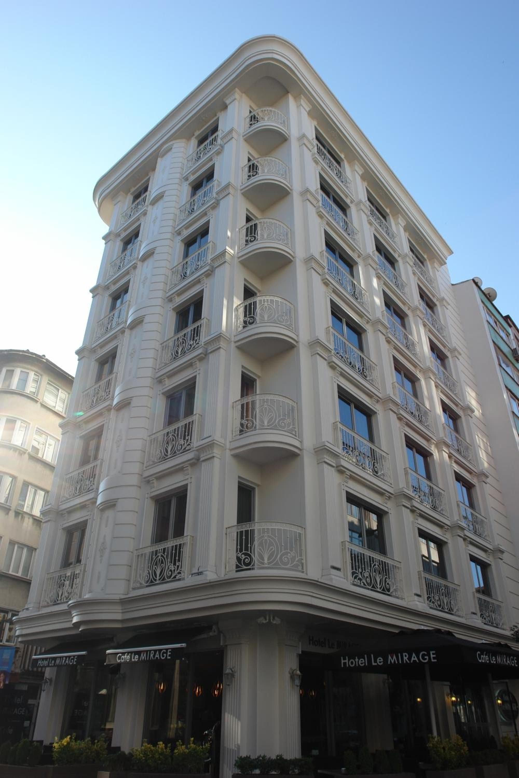 Hotel Le Mirage - Image 2