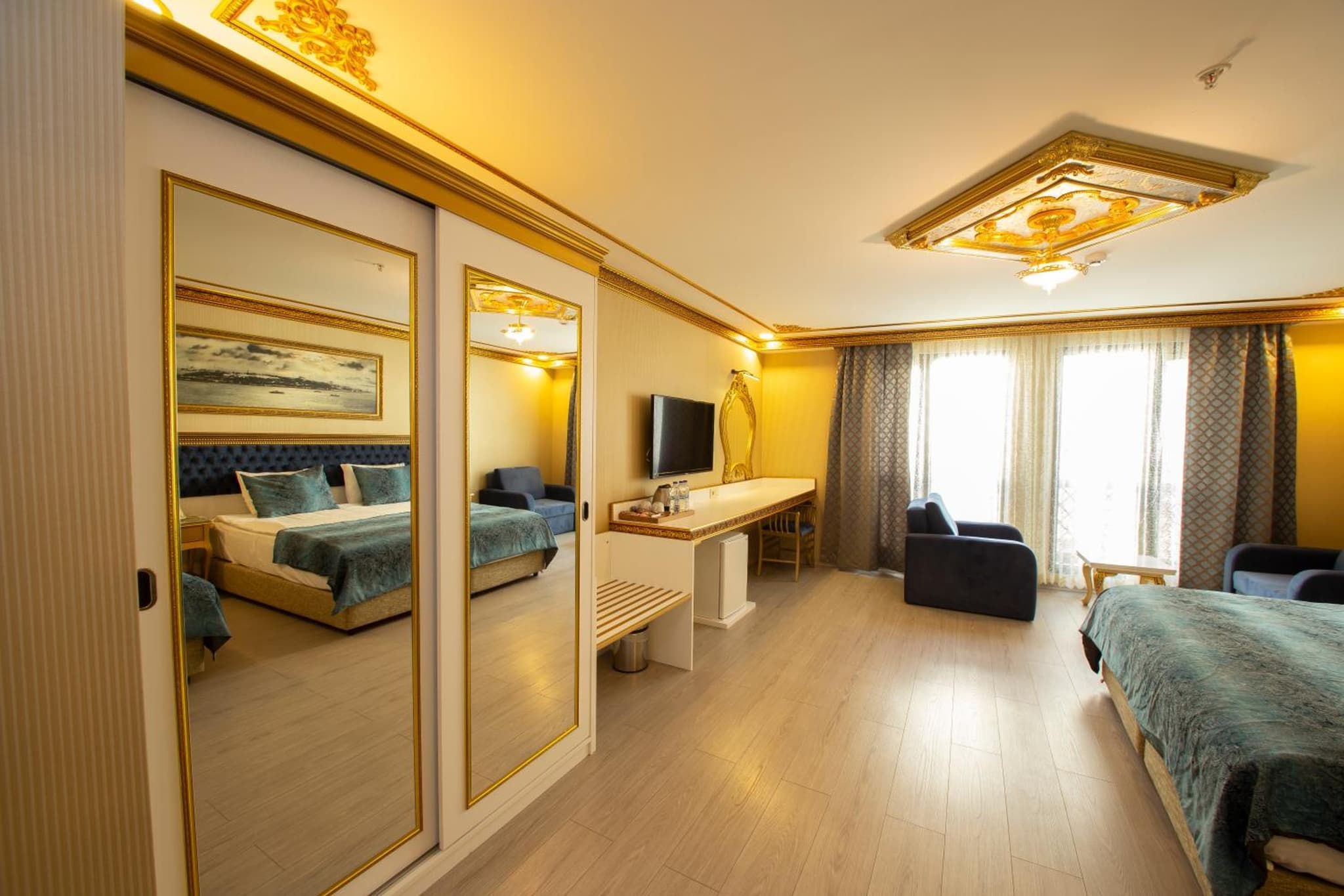 Empire Suite Hotel - Image 3