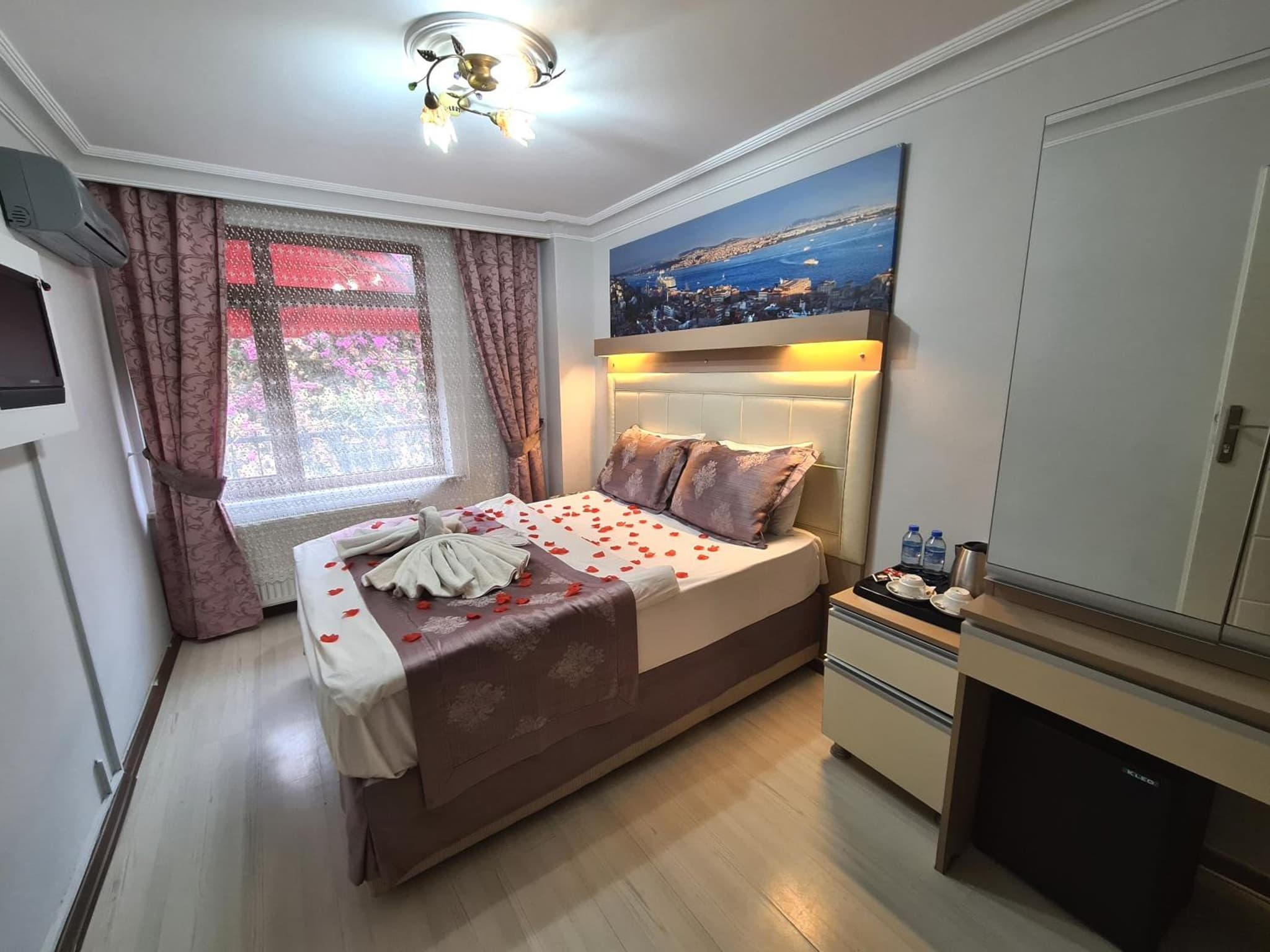 Oceans 7 Hotel - Image 4
