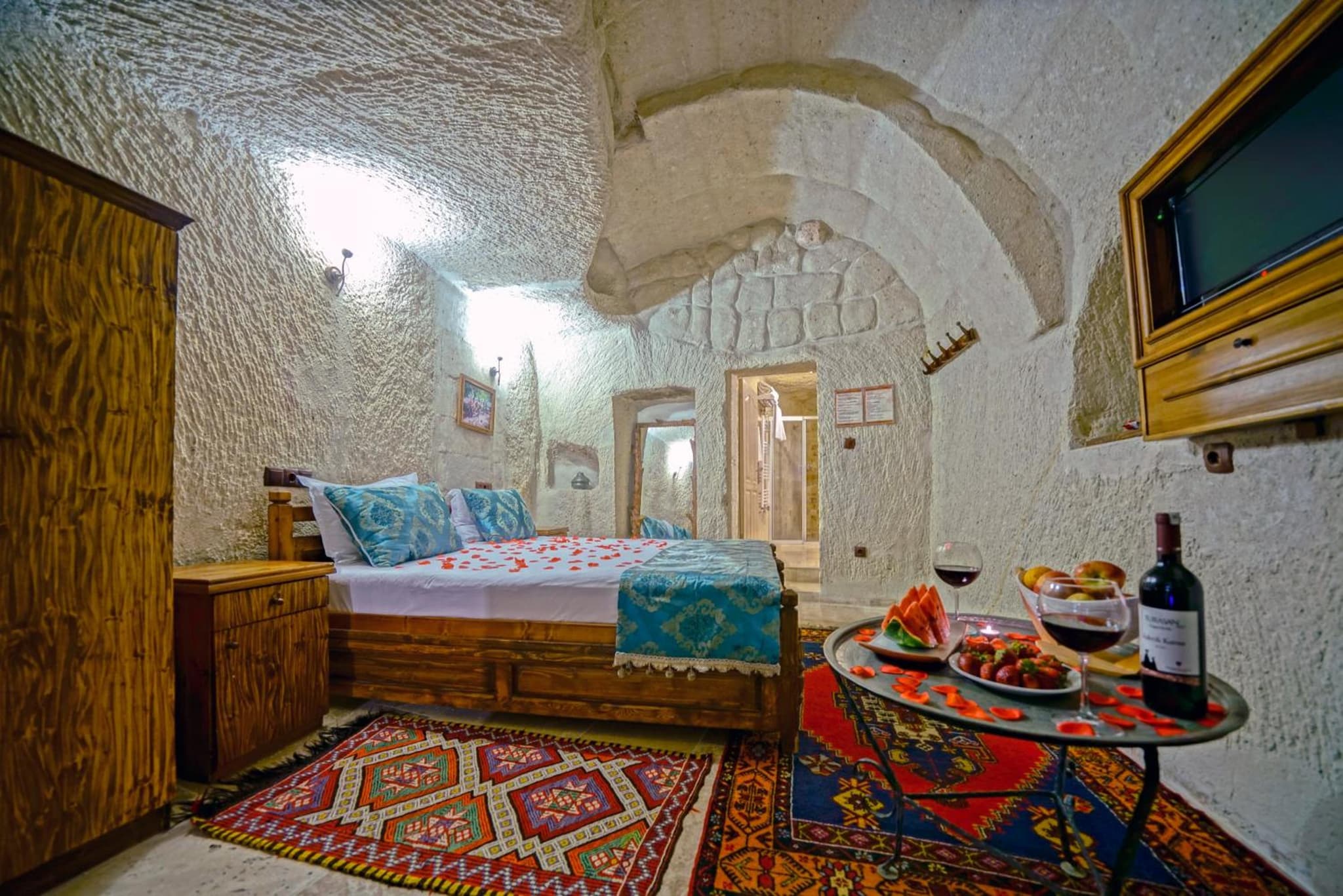 Elysee Cave House - Image 1