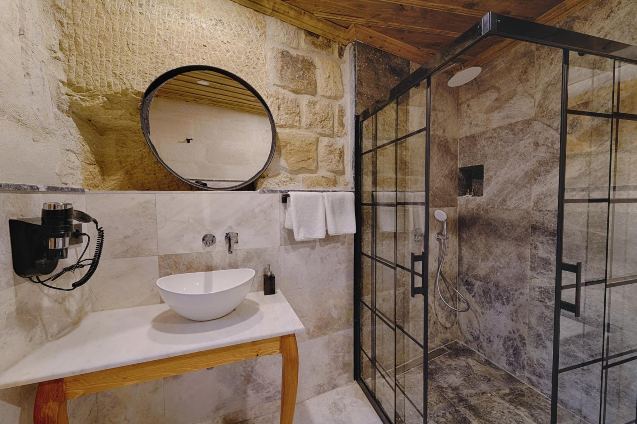 Concept Cave Suites - Image 2