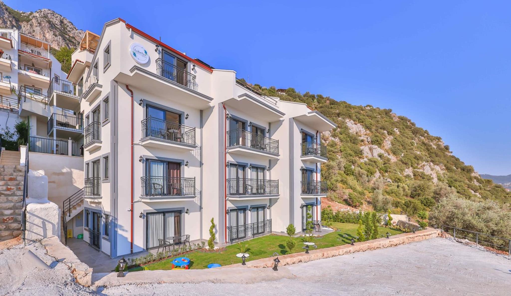 Lobelya Suites - Image 3