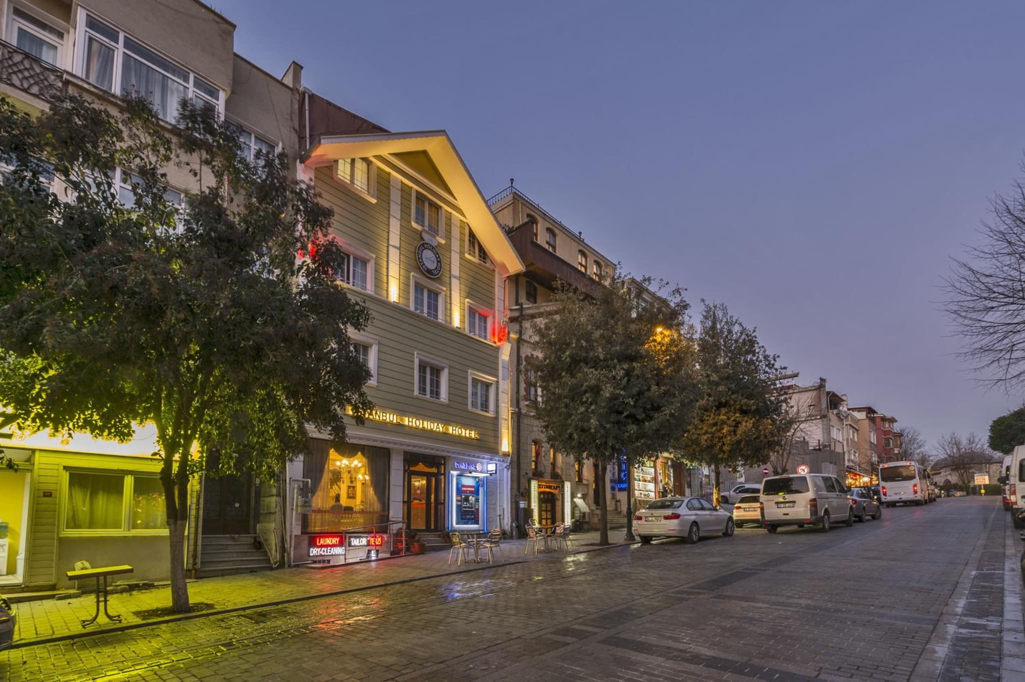 Istanbul Holiday Hotel - Image 1