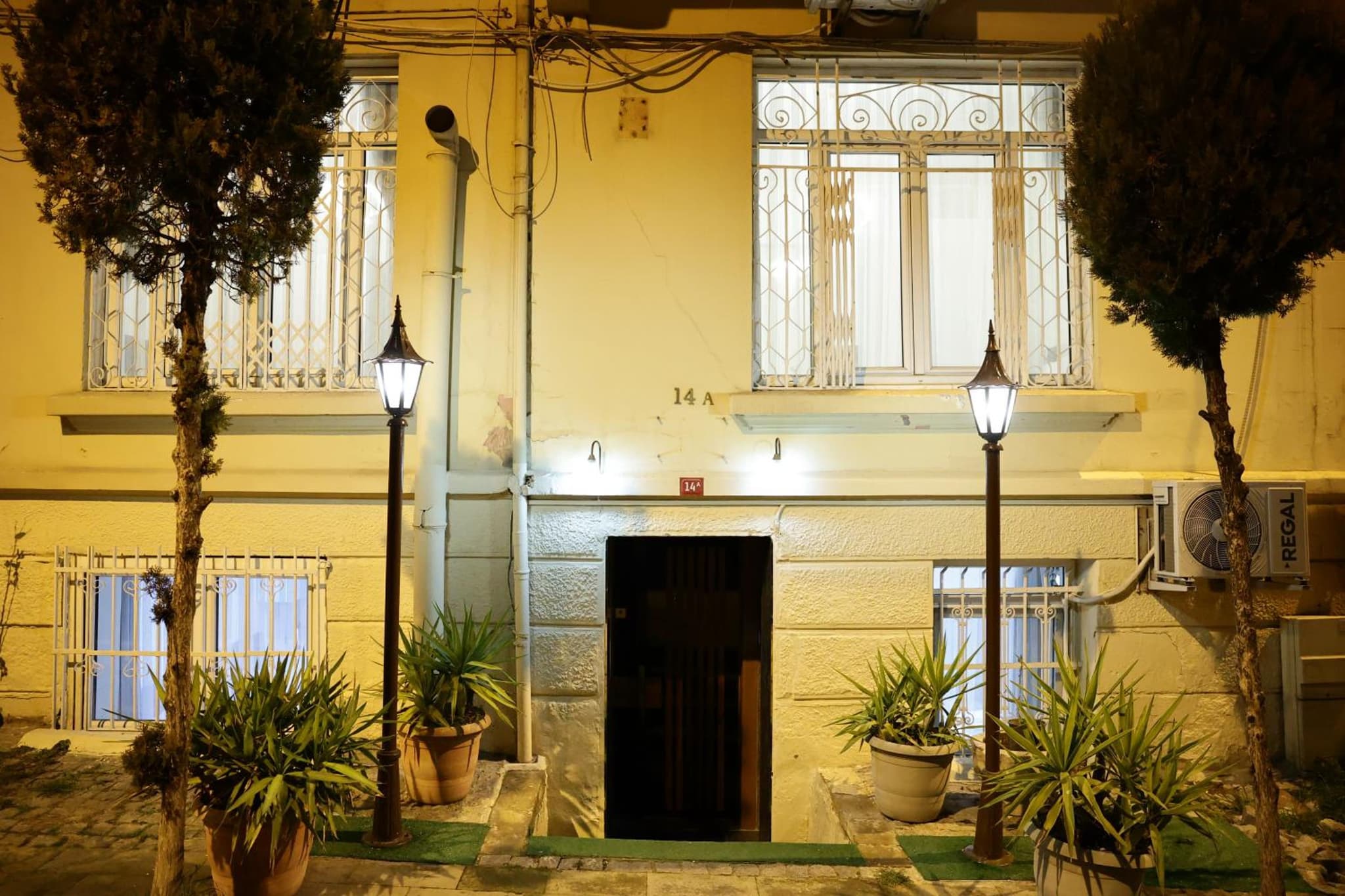 Bonita Apart - Image 1