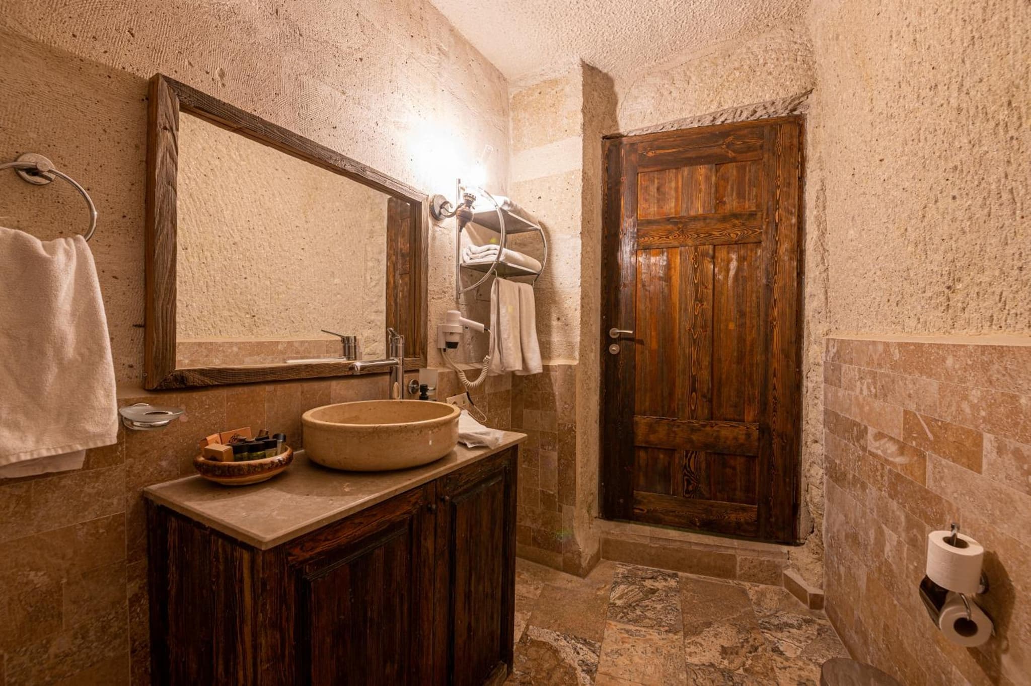Hidden Cave Hotel - Image 4