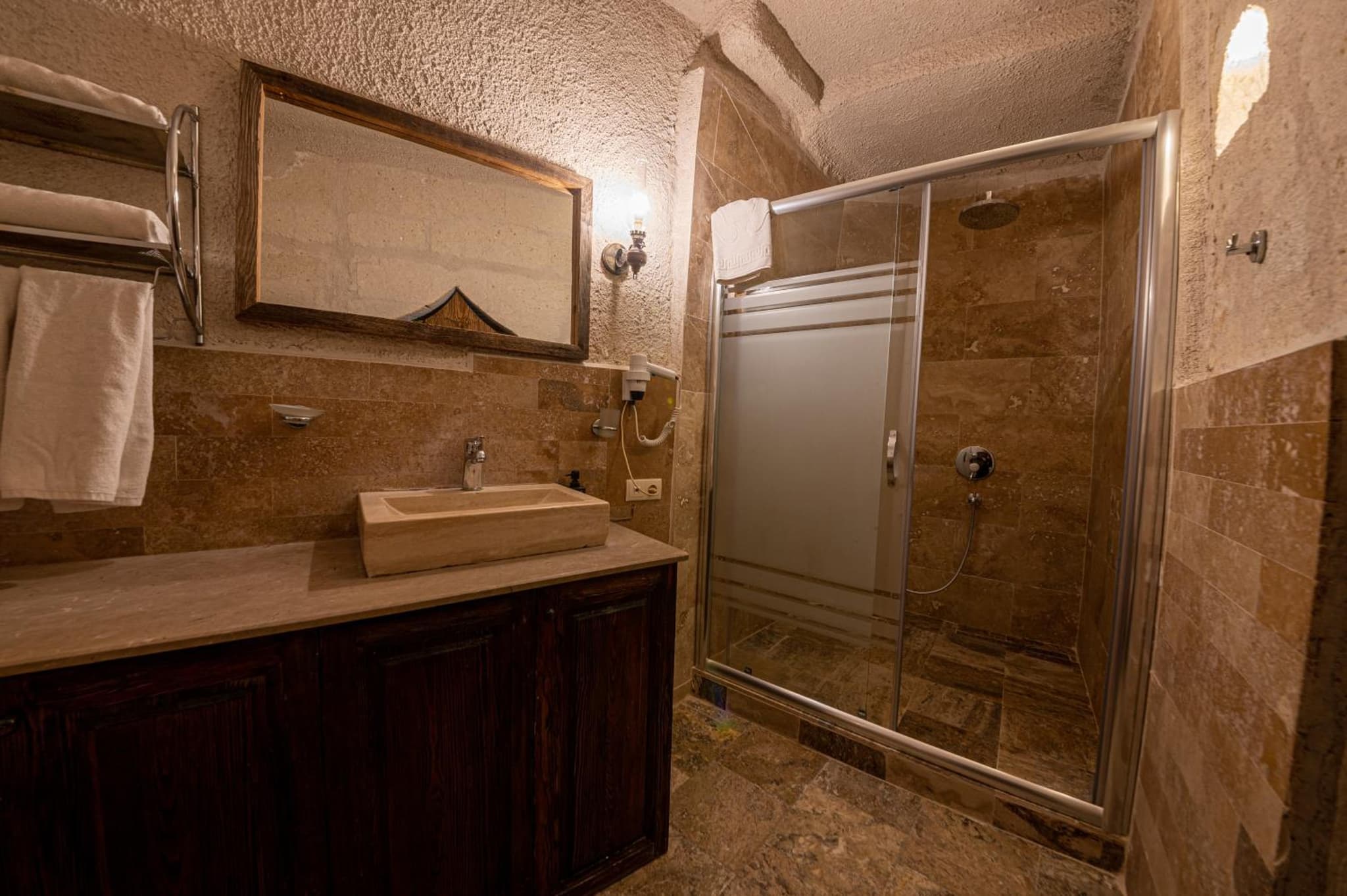 Hidden Cave Hotel - Image 1