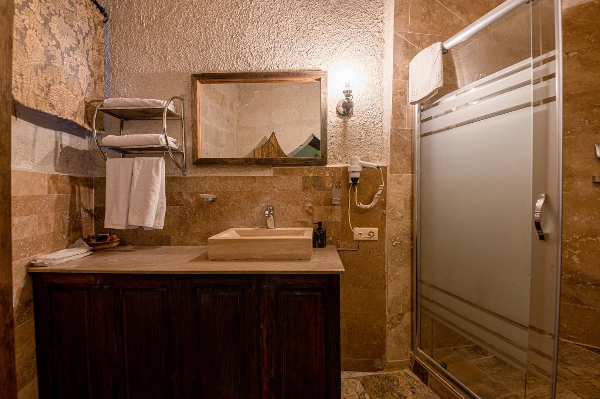 Hidden Cave Hotel - Image 2