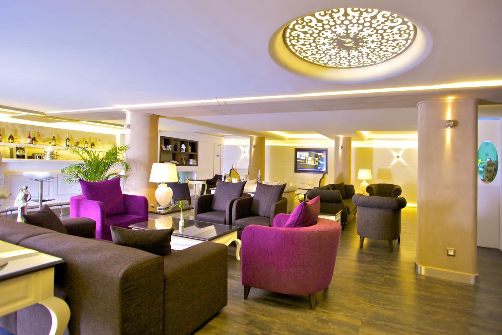 Monaco Otel - Image 1
