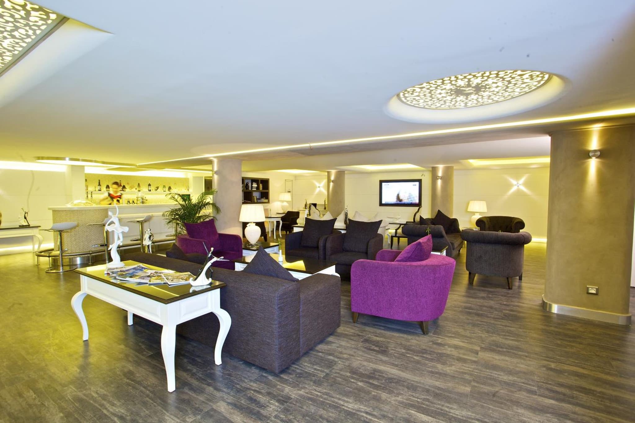 Monaco Otel - Image 2