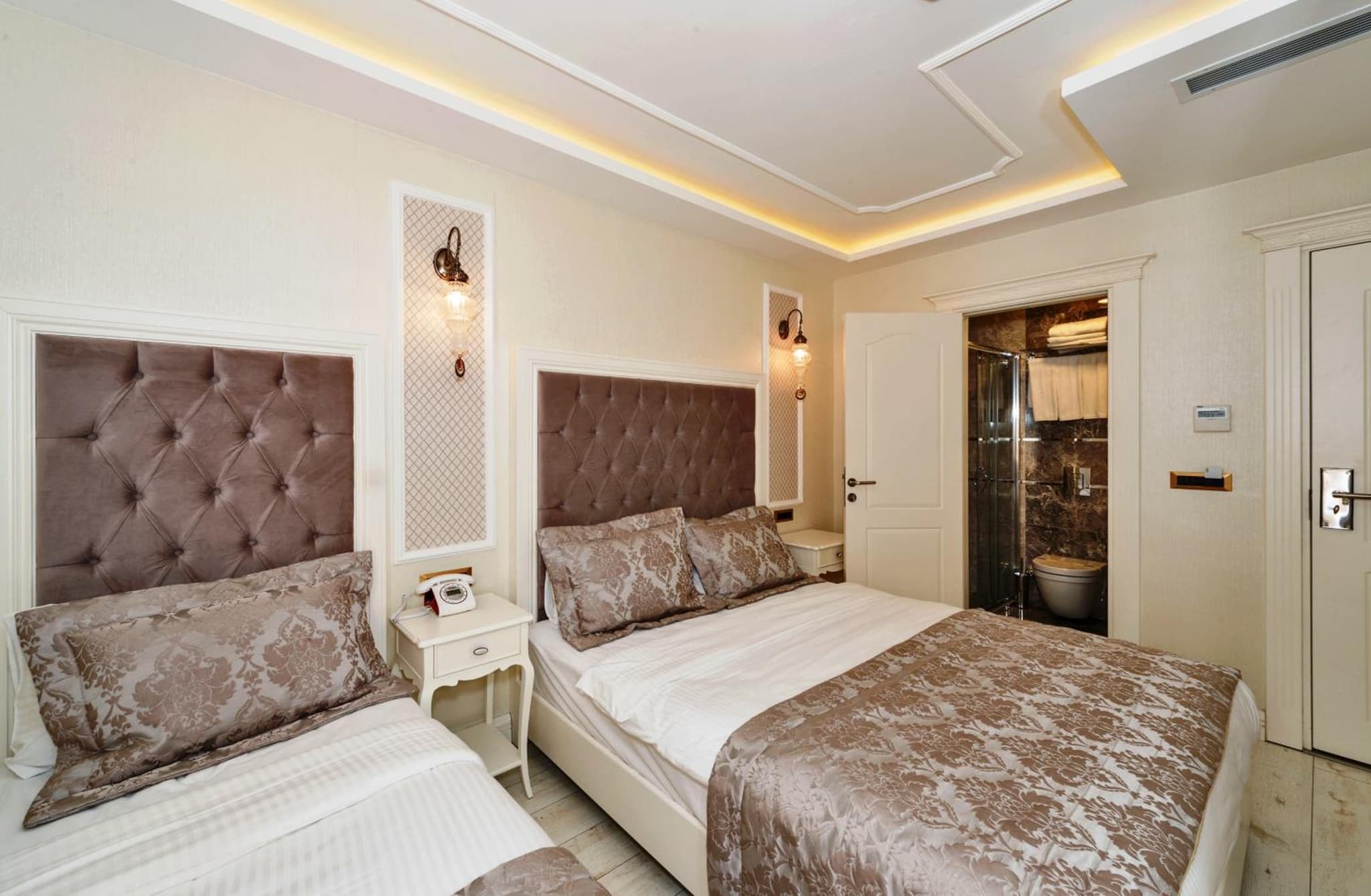 Zeynep Sultan Hotel - Image 2