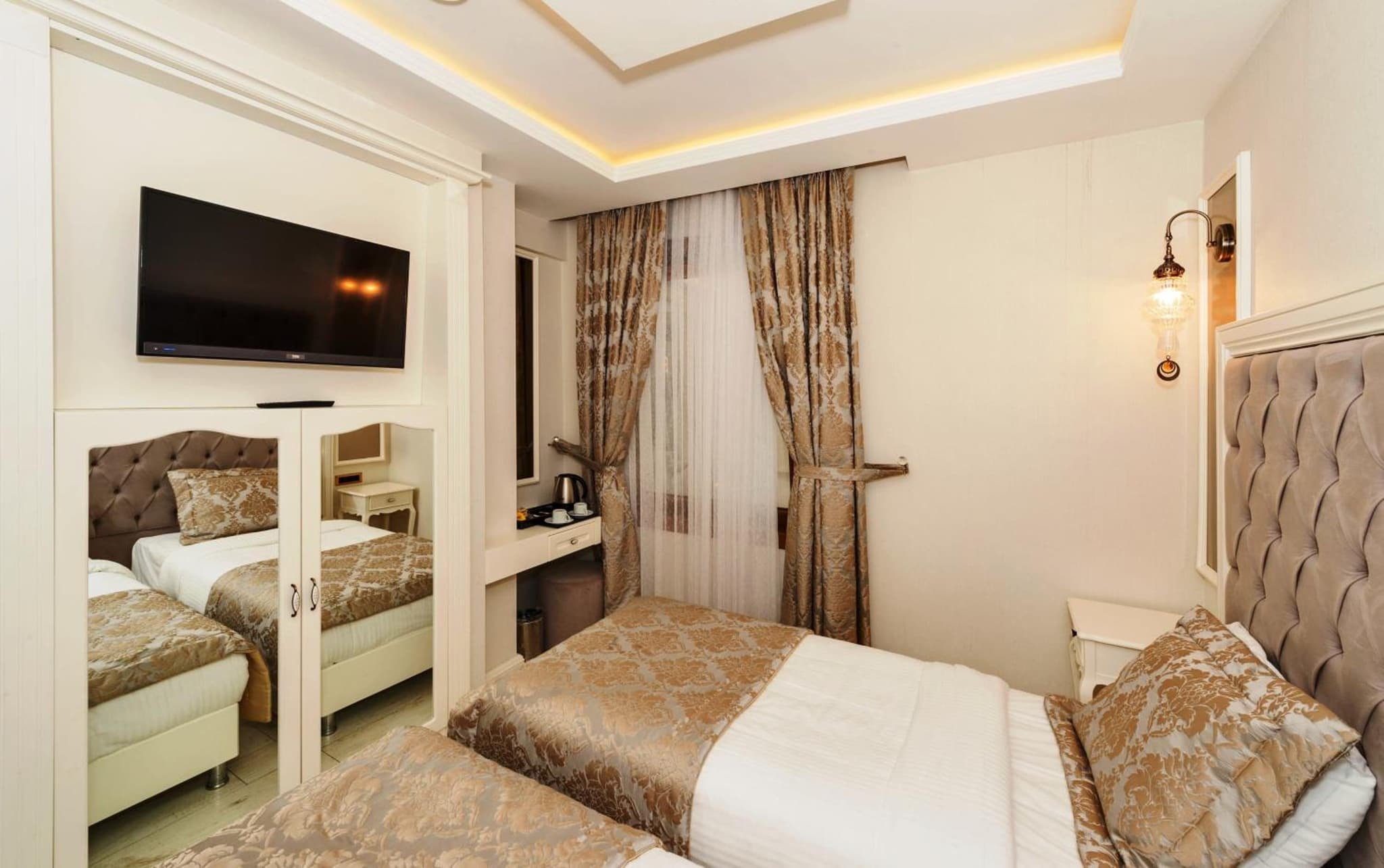 Zeynep Sultan Hotel - Image 1