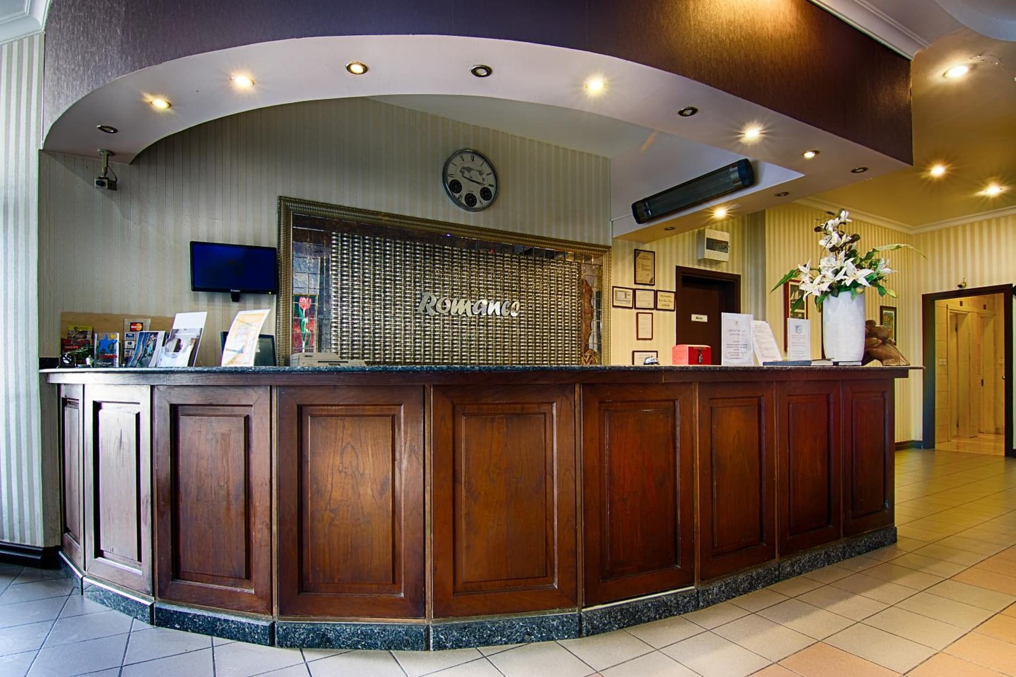 Romance Beach Hotel - Image 2