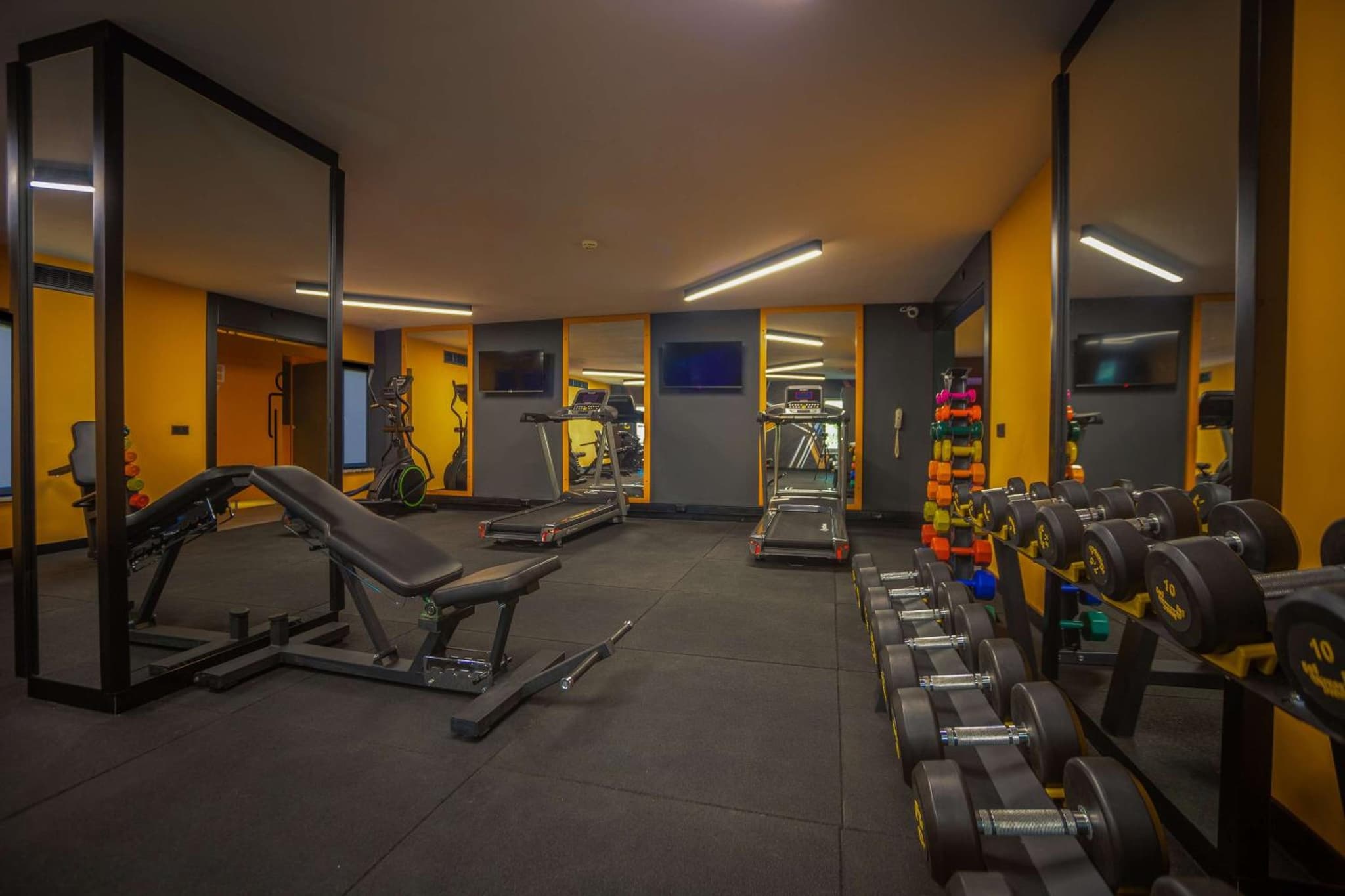 Best Western Plus Khan Hotel - Image 2