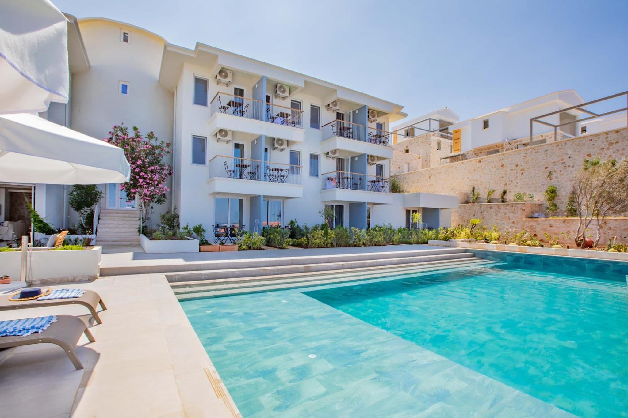 Mavilim Hotel - Image 1