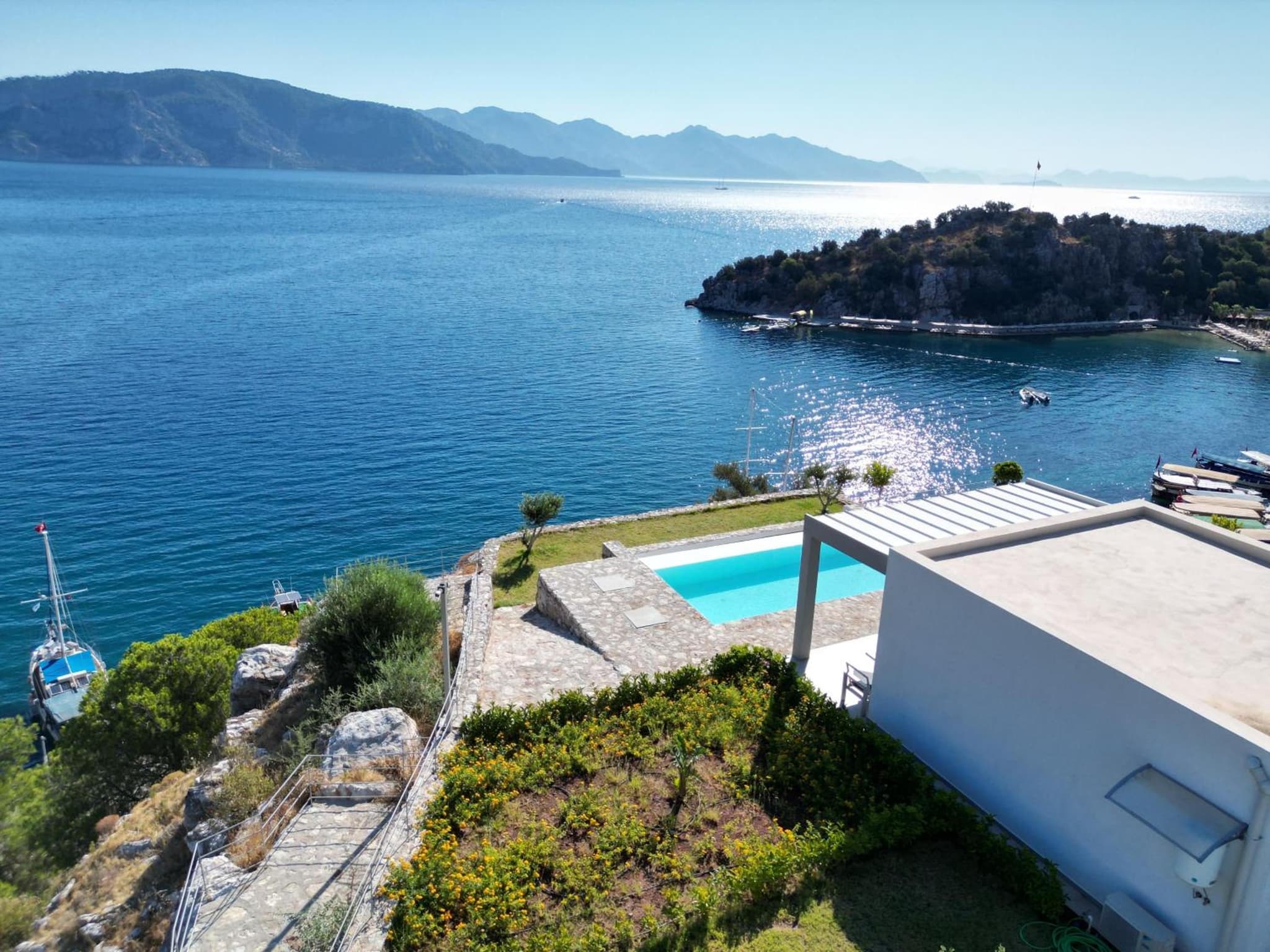 Z-Villas Beach Hotel - Image 4