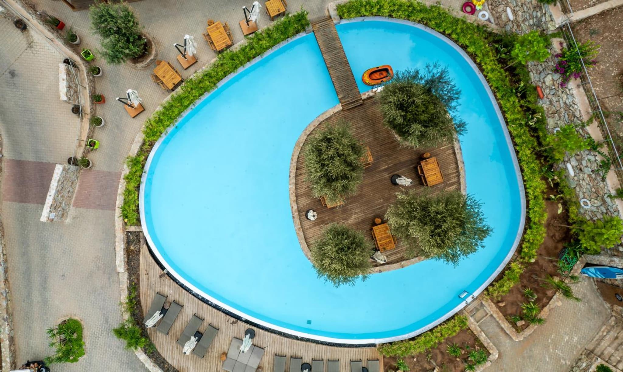 Z-Villas Beach Hotel - Image 3