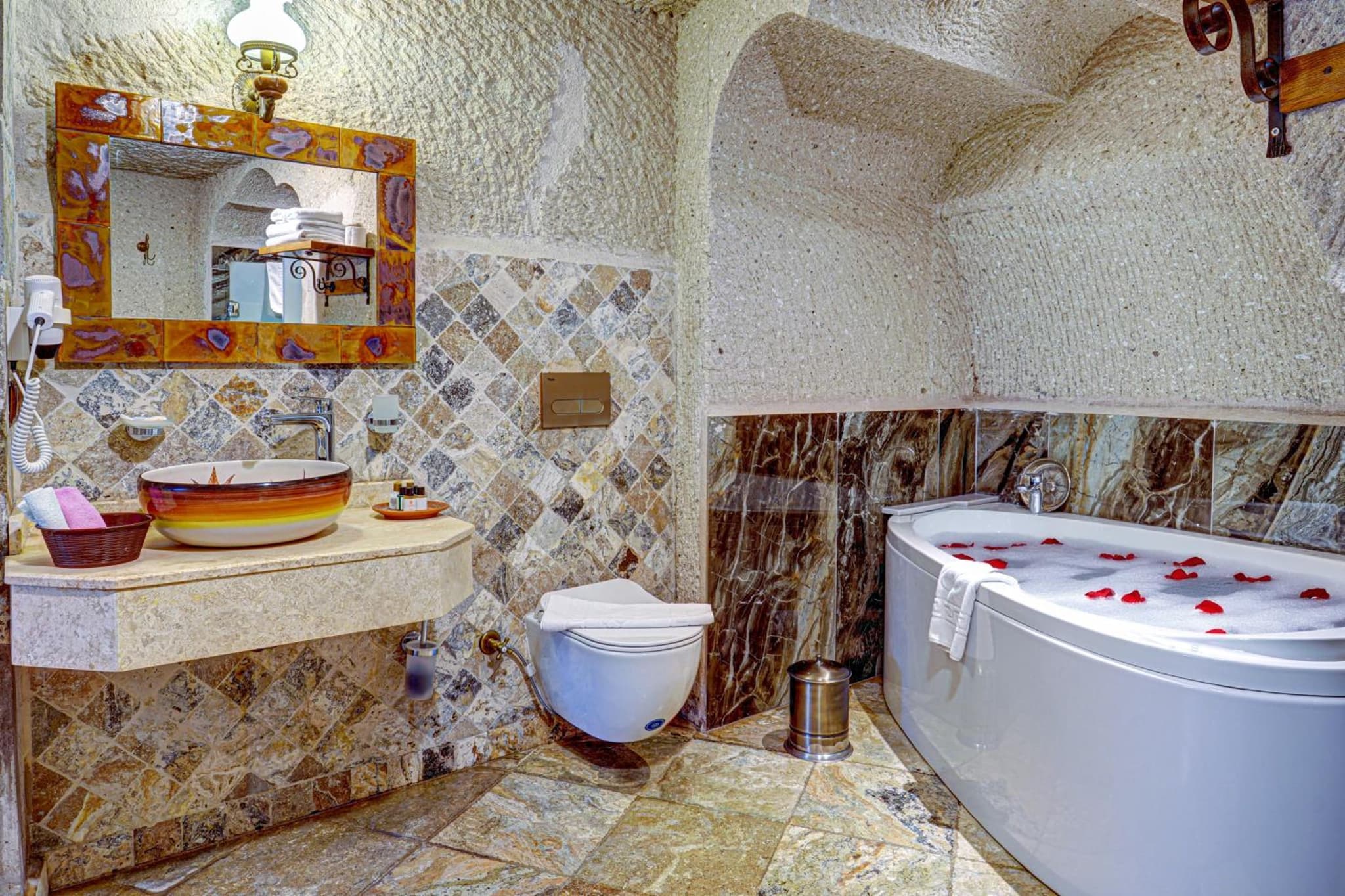 Aren Cave Hotel And Art Gallery - Image 3