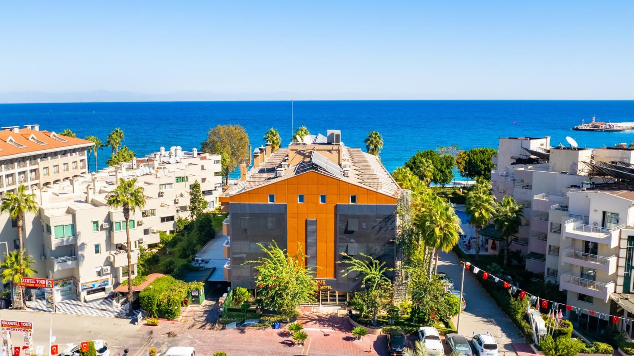 Fame Beach Hotel - Image 2