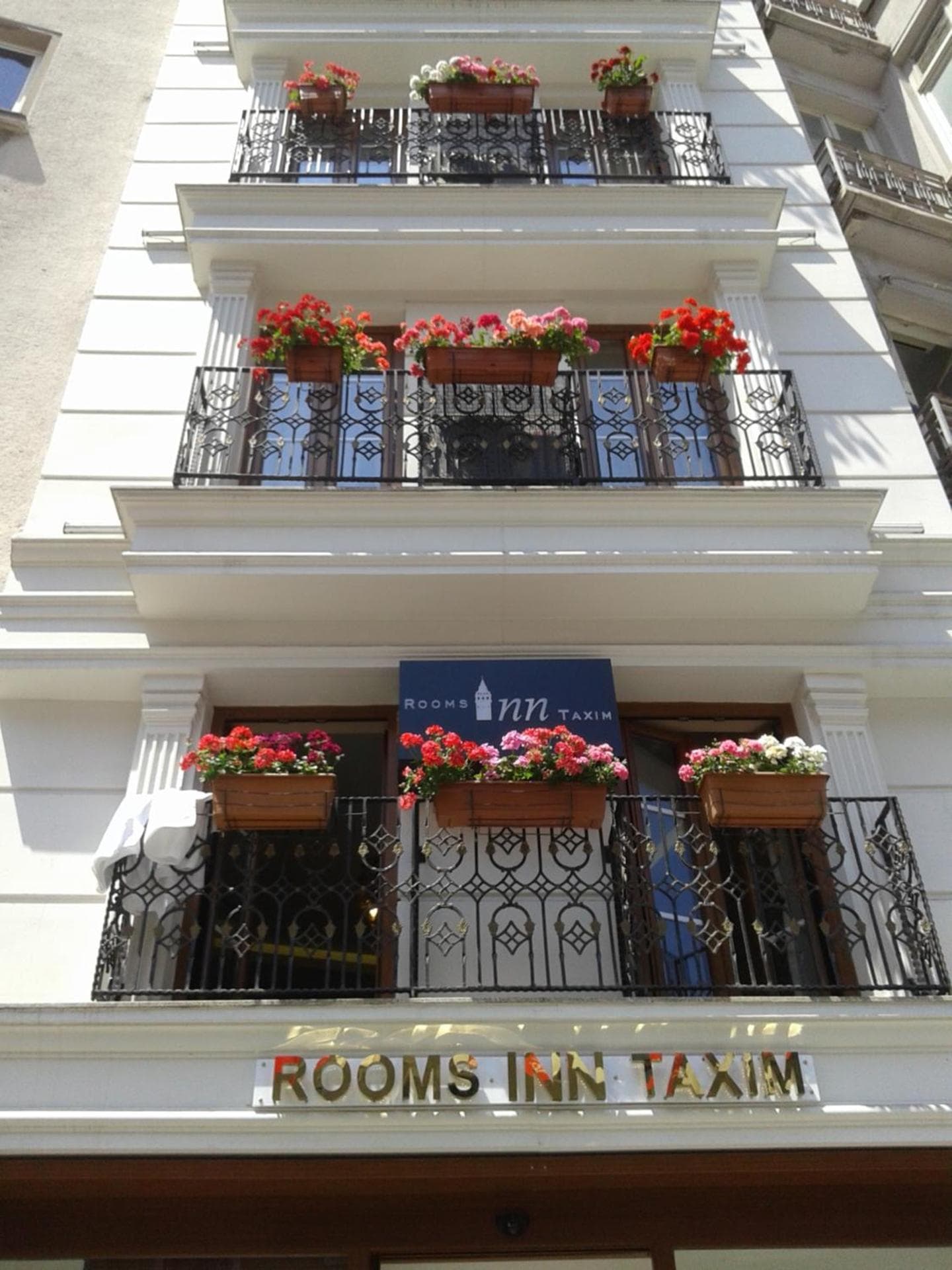 Rooms Inn Taxim - Image 1