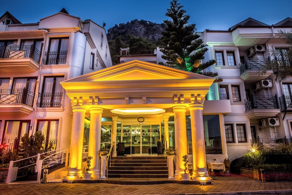 Grand Ata Park Otel - Image 1