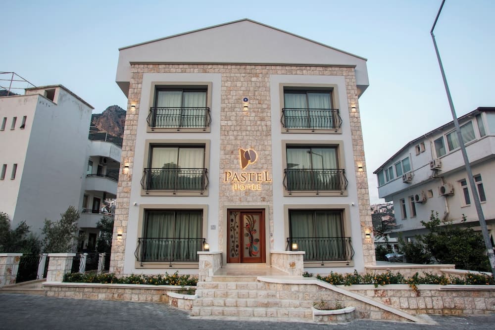 Pastel Otel - Image 1