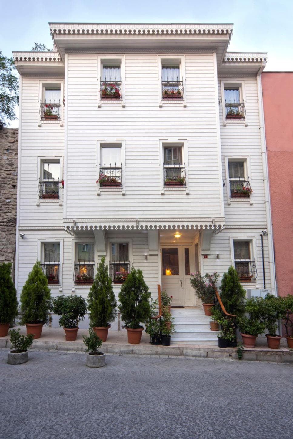 Dilhayat Kalfa Hotel - Image 1