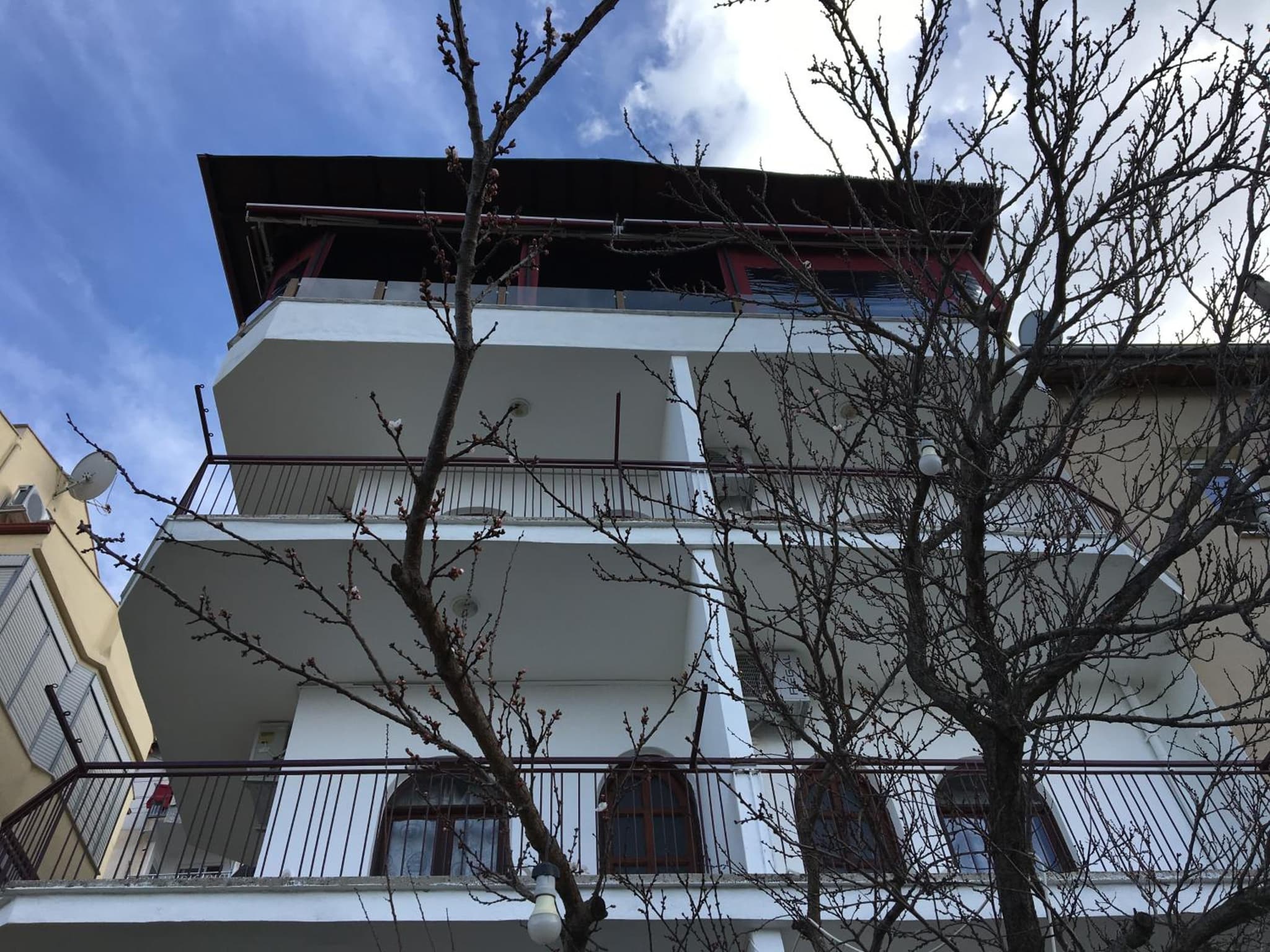 El Camino Yurt & Pub - Image 1