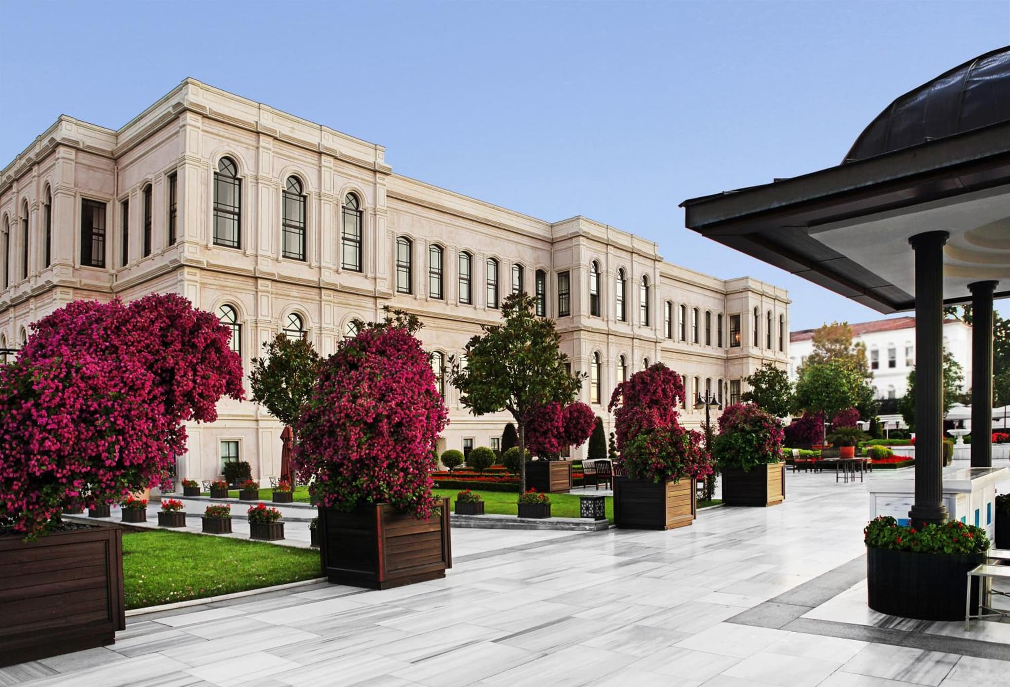 Four Seasons Hotel Istanbul at the Bosphorus - Image 3