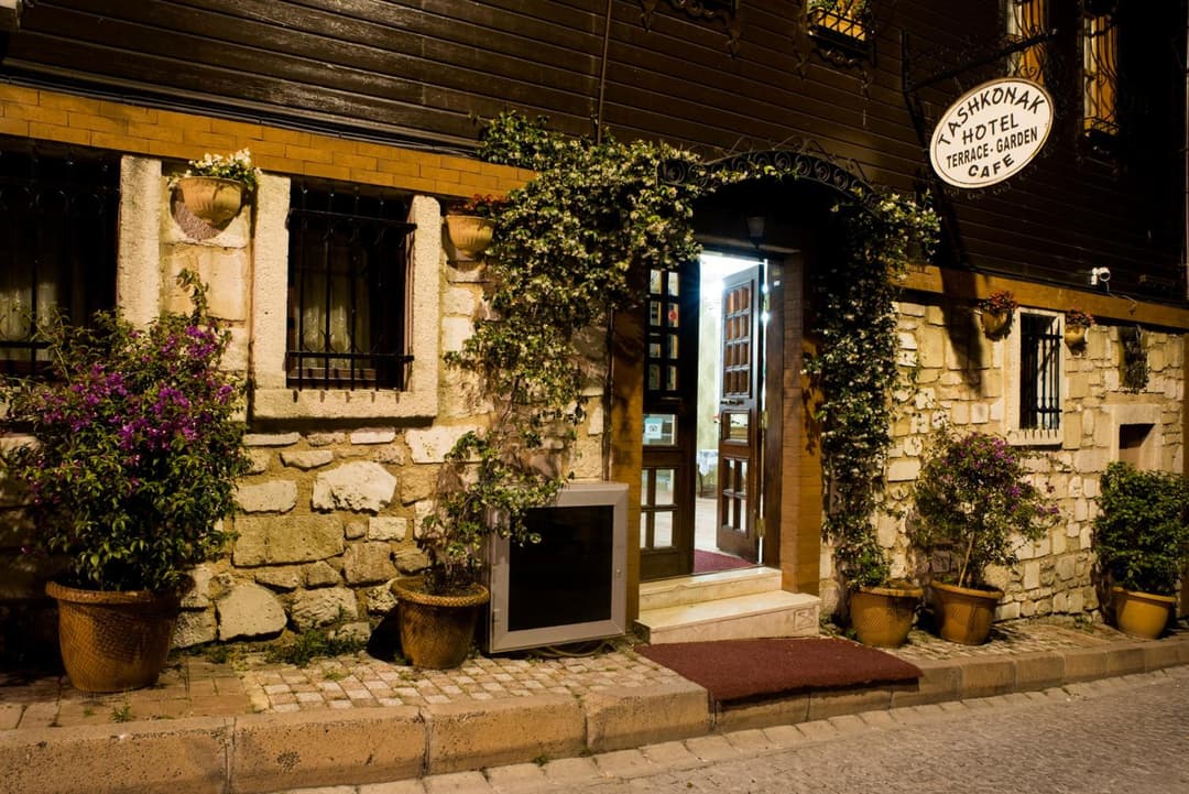 Tashkonak Studio Suites