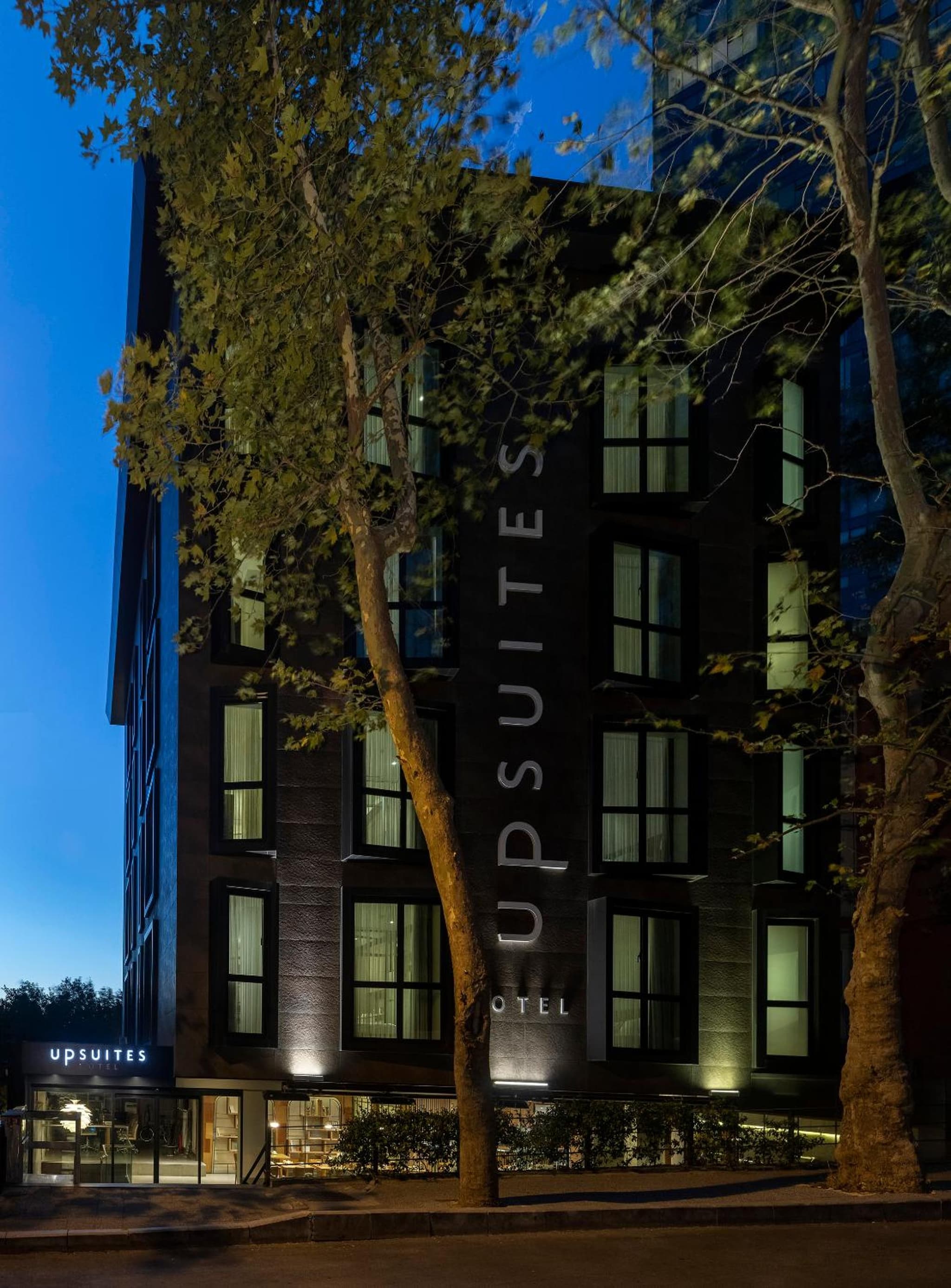 Upsuites Hotel - Image 2