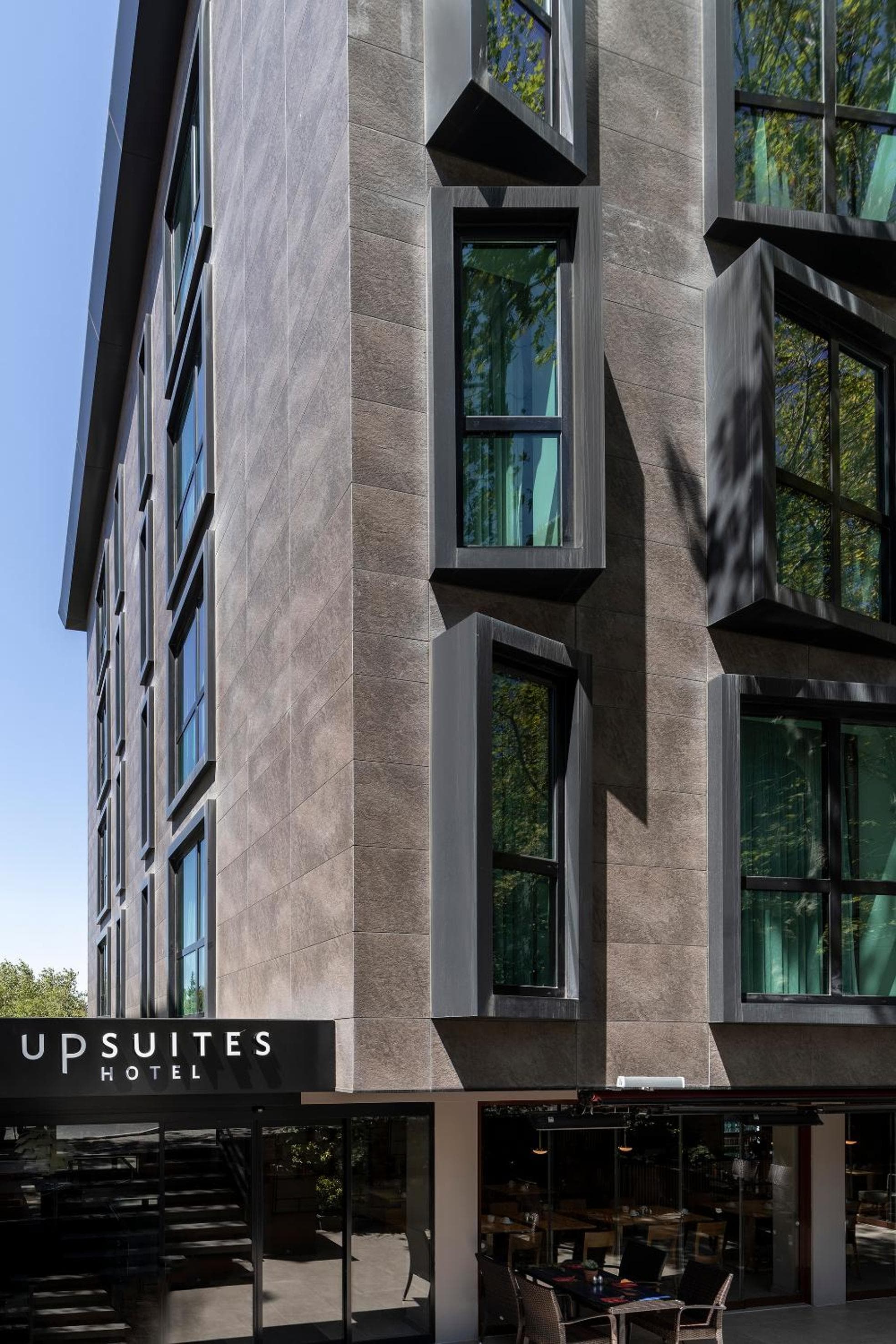 Upsuites Hotel - Image 3