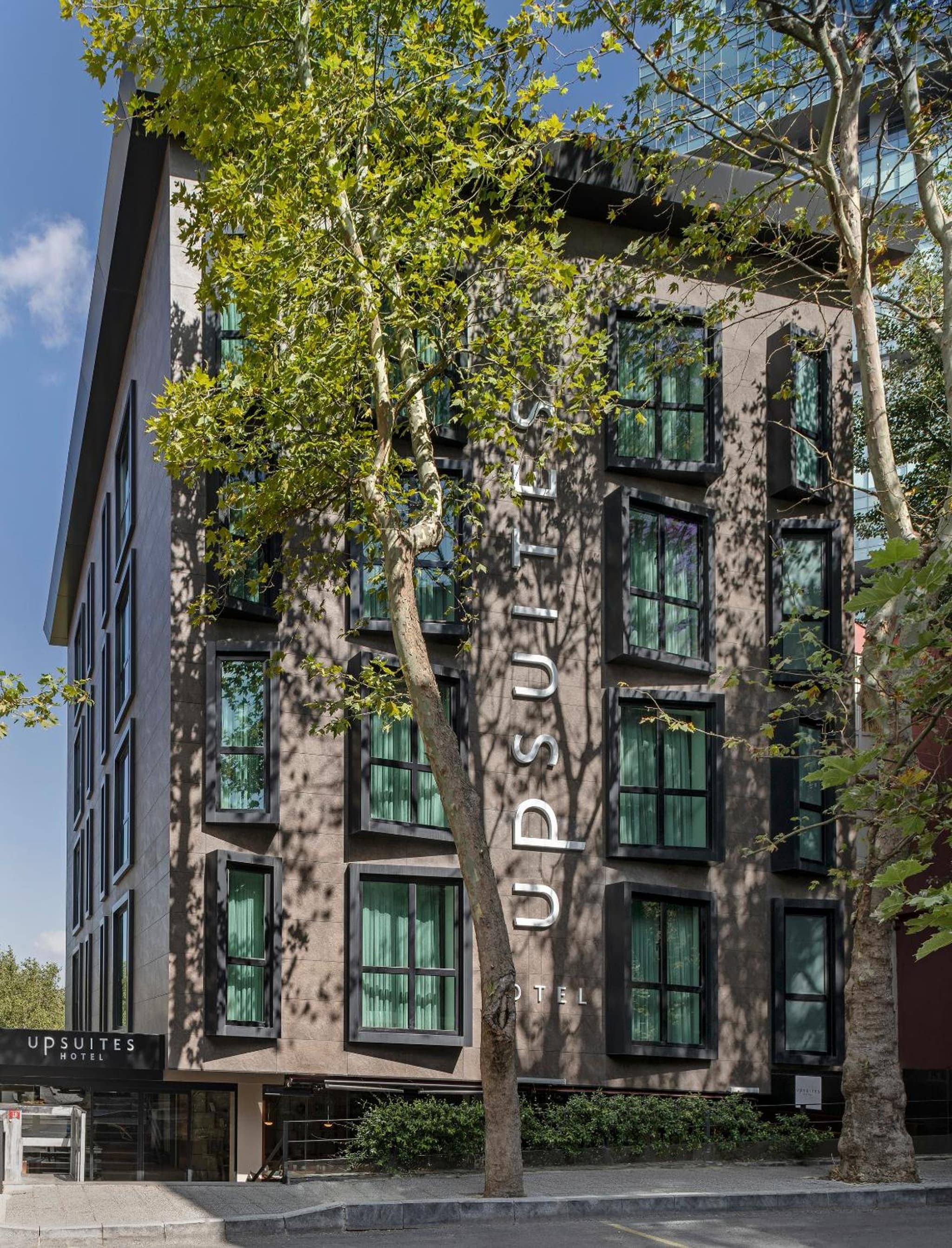 Upsuites Hotel - Image 1