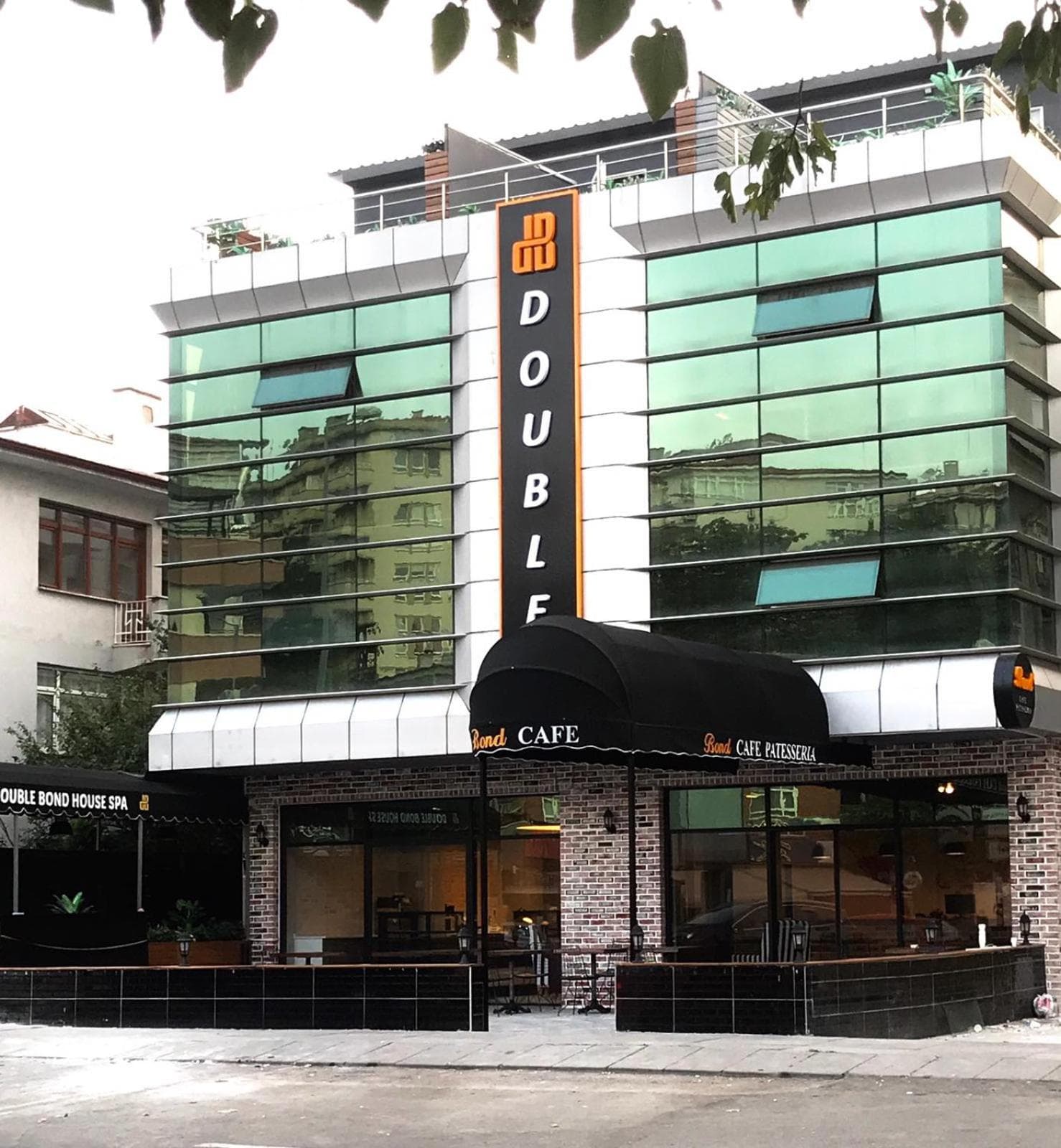 Double Bond Hotel Spa - Image 1