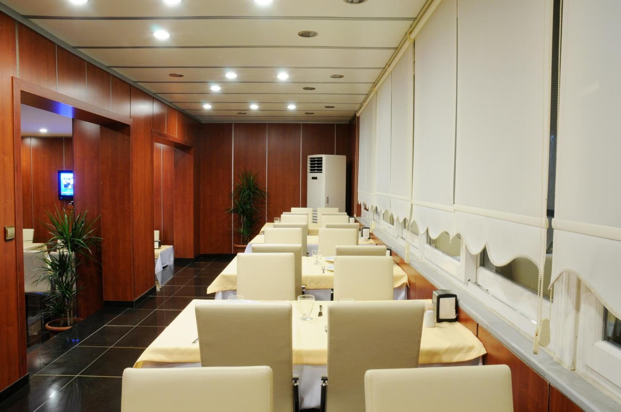 Kar Hotel - Image 2