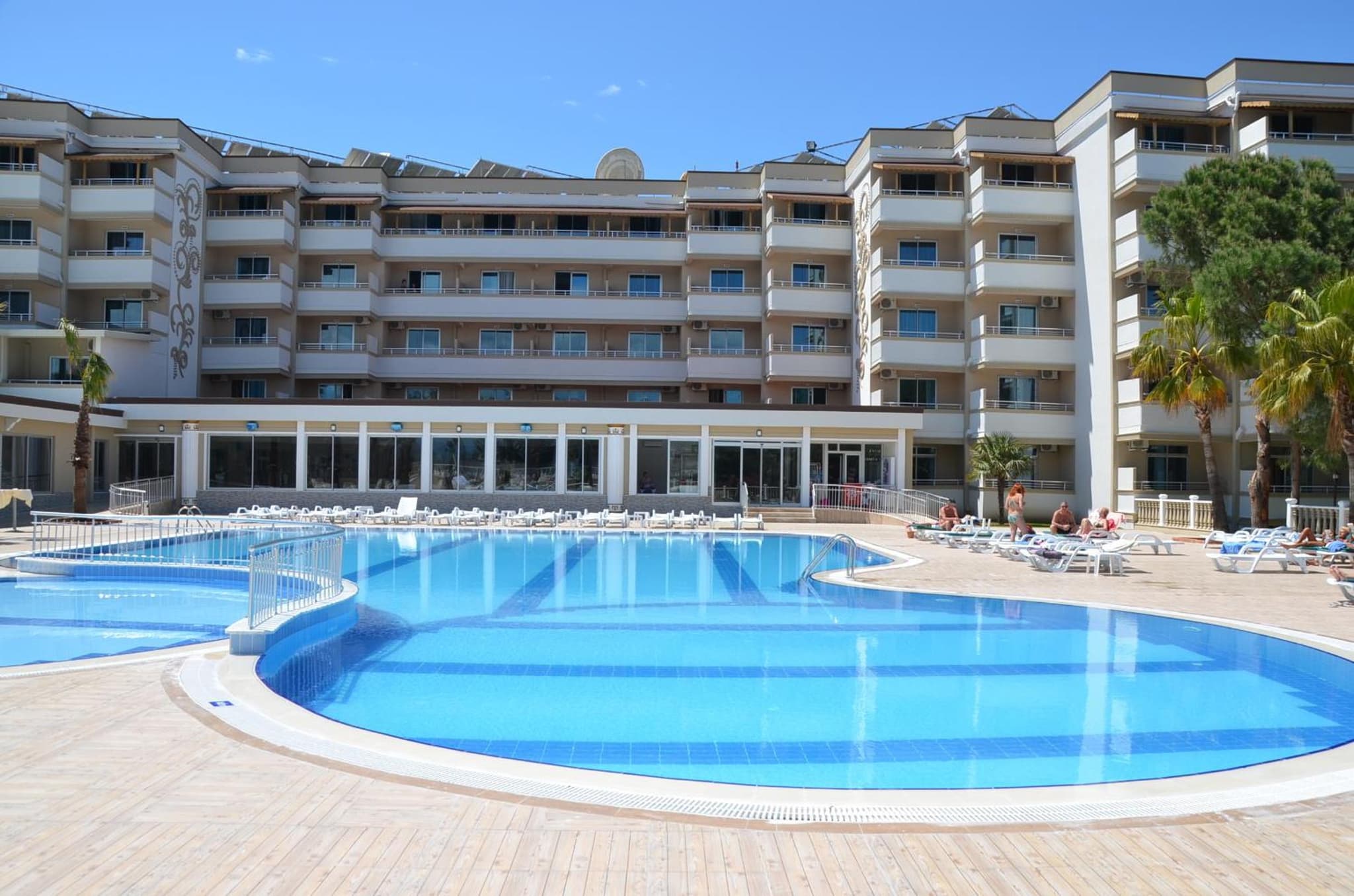 Linda Resort Hotel - Image 1