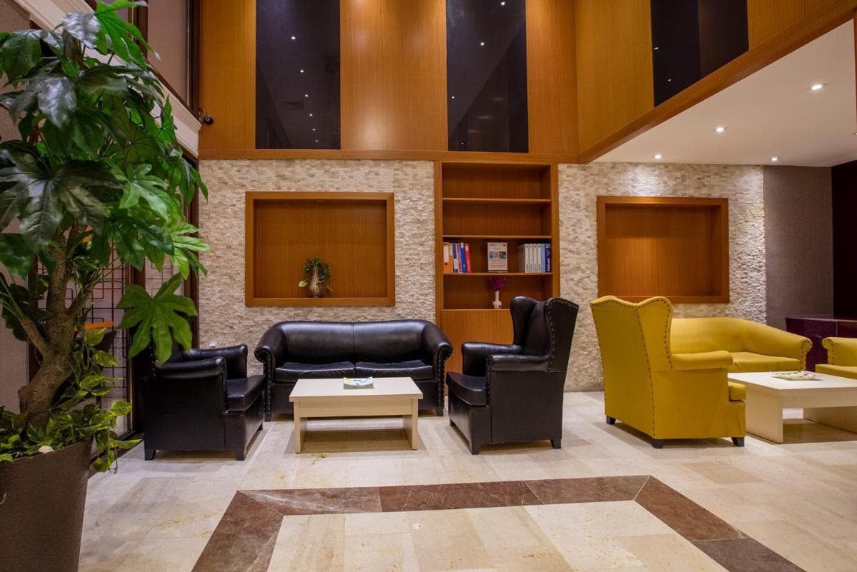 City's Hill Hotel - Image 1