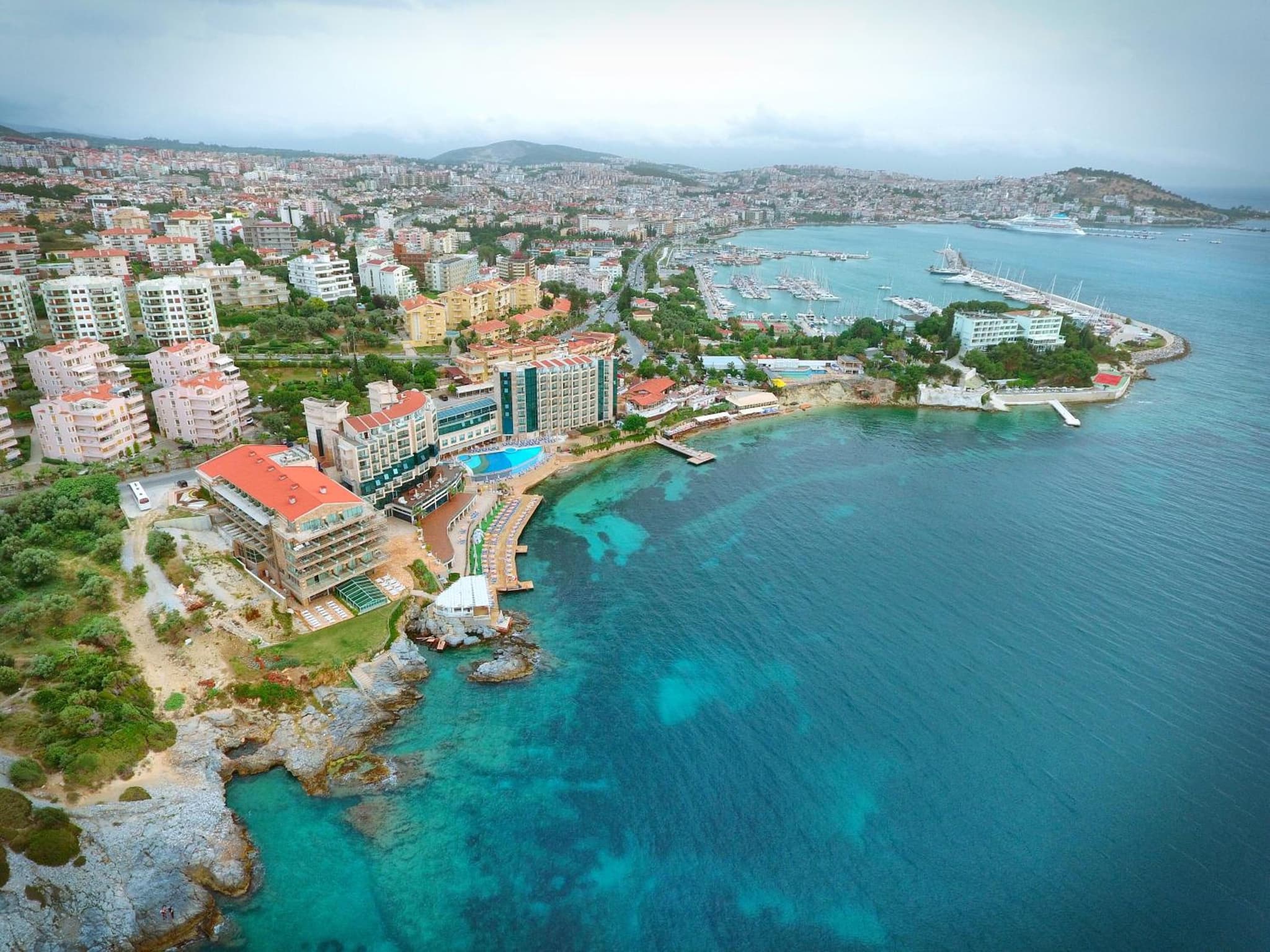 Charisma De Luxe Hotel - Image 1