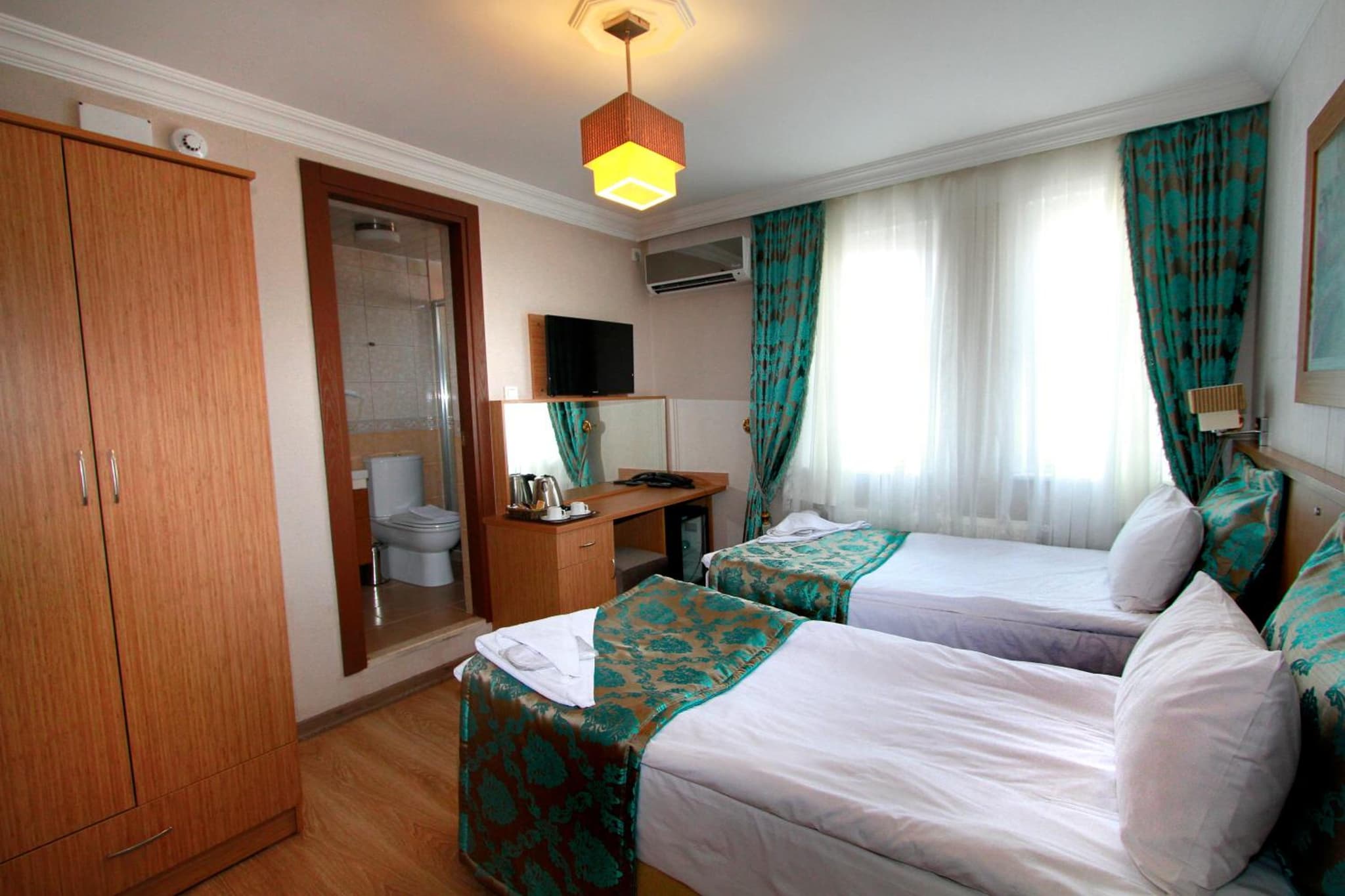 Agora Boutique Hotel & Bistro - Image 2