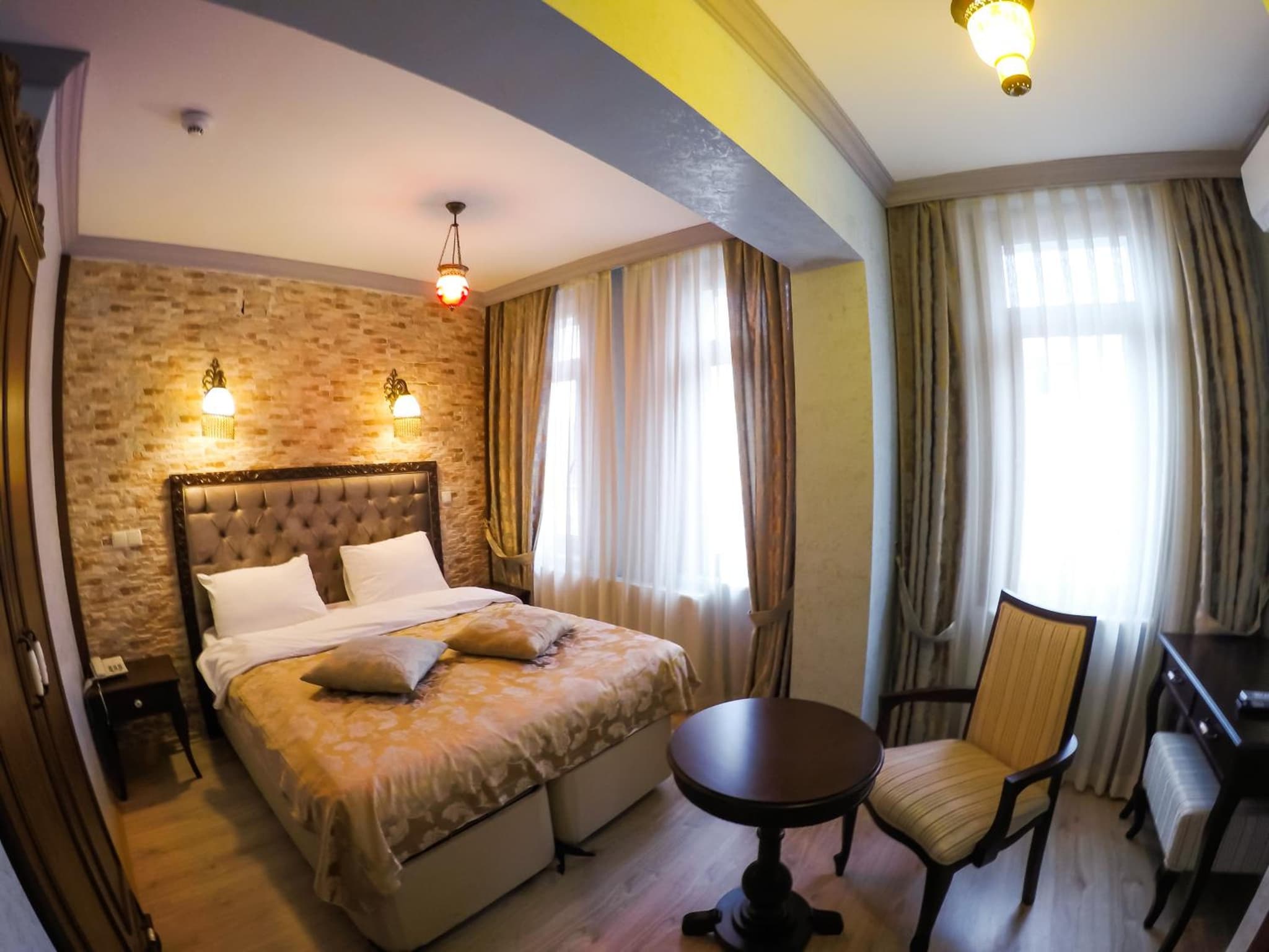 Cheers Hostel - Image 1