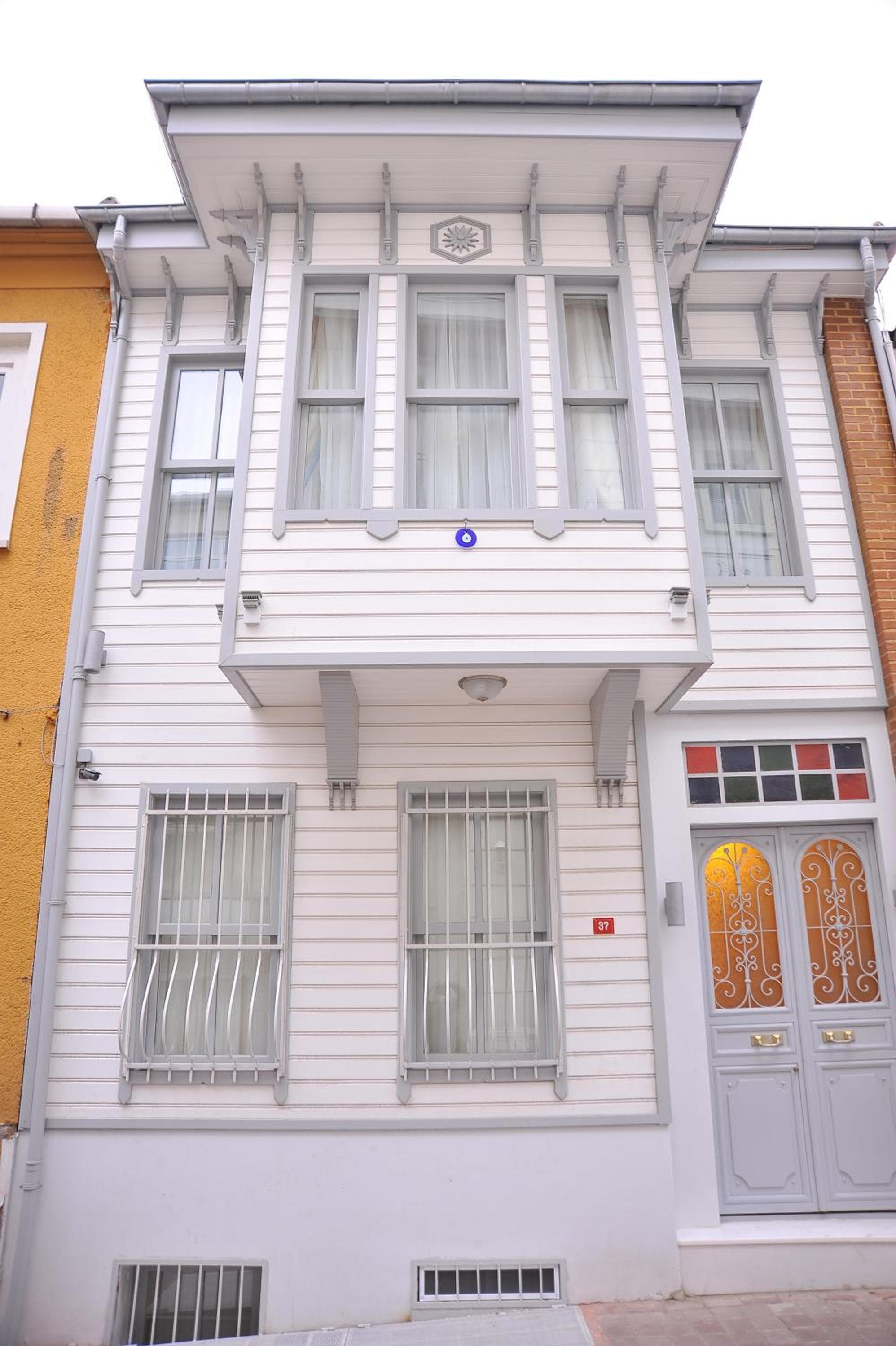 Dualis Hotel - Image 1