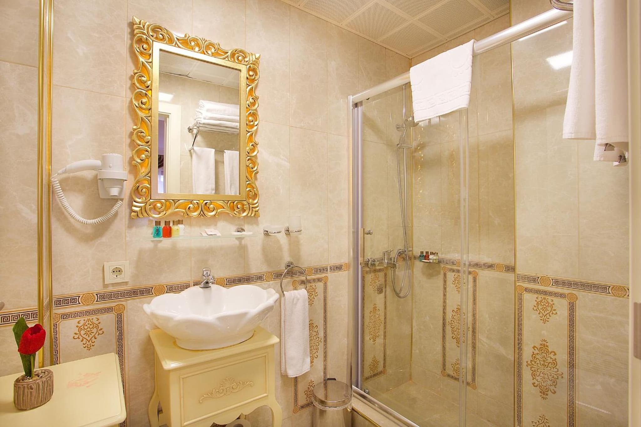 Edibe Sultan Otel - Image 1