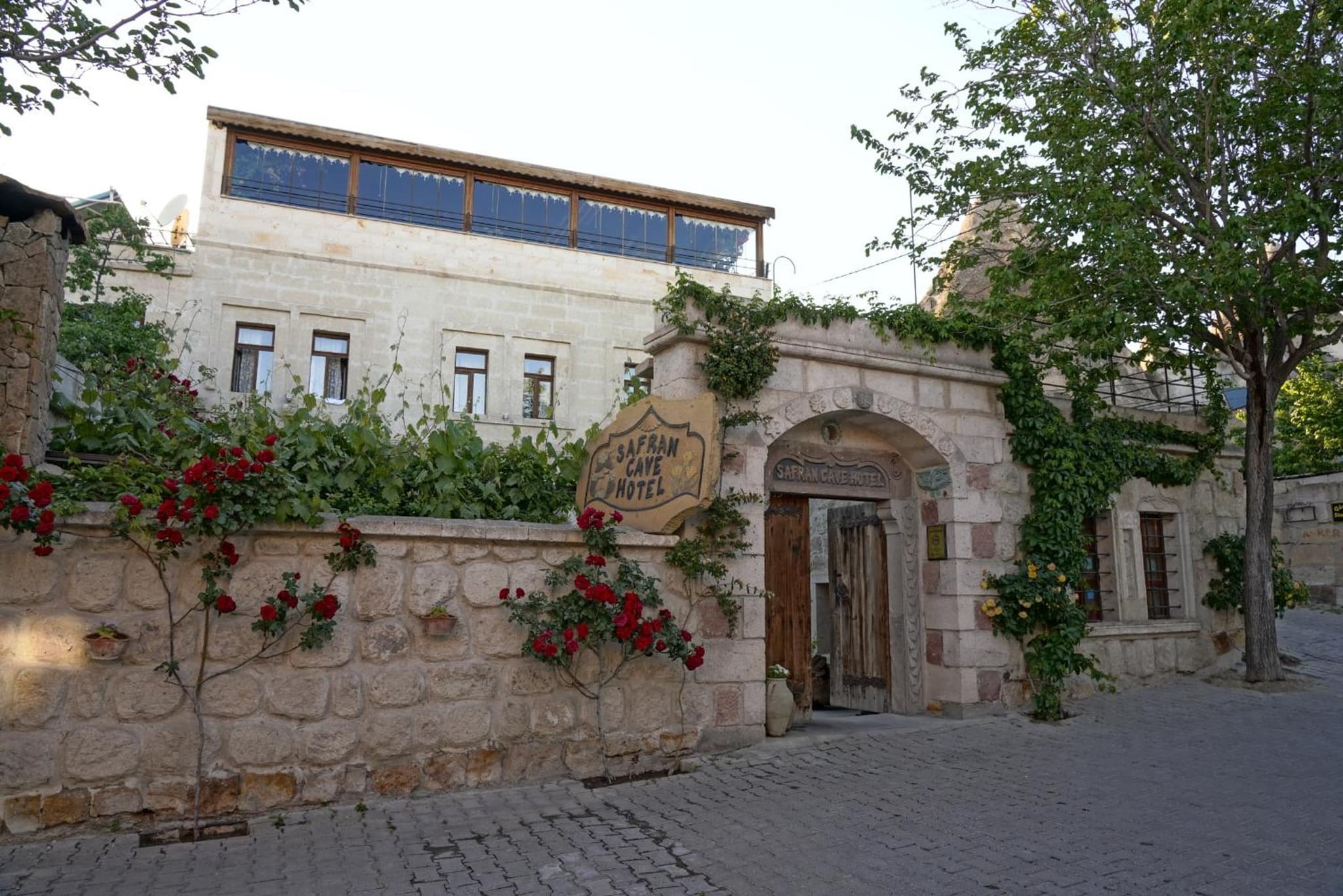 Safran Cave Hotel - Image 1