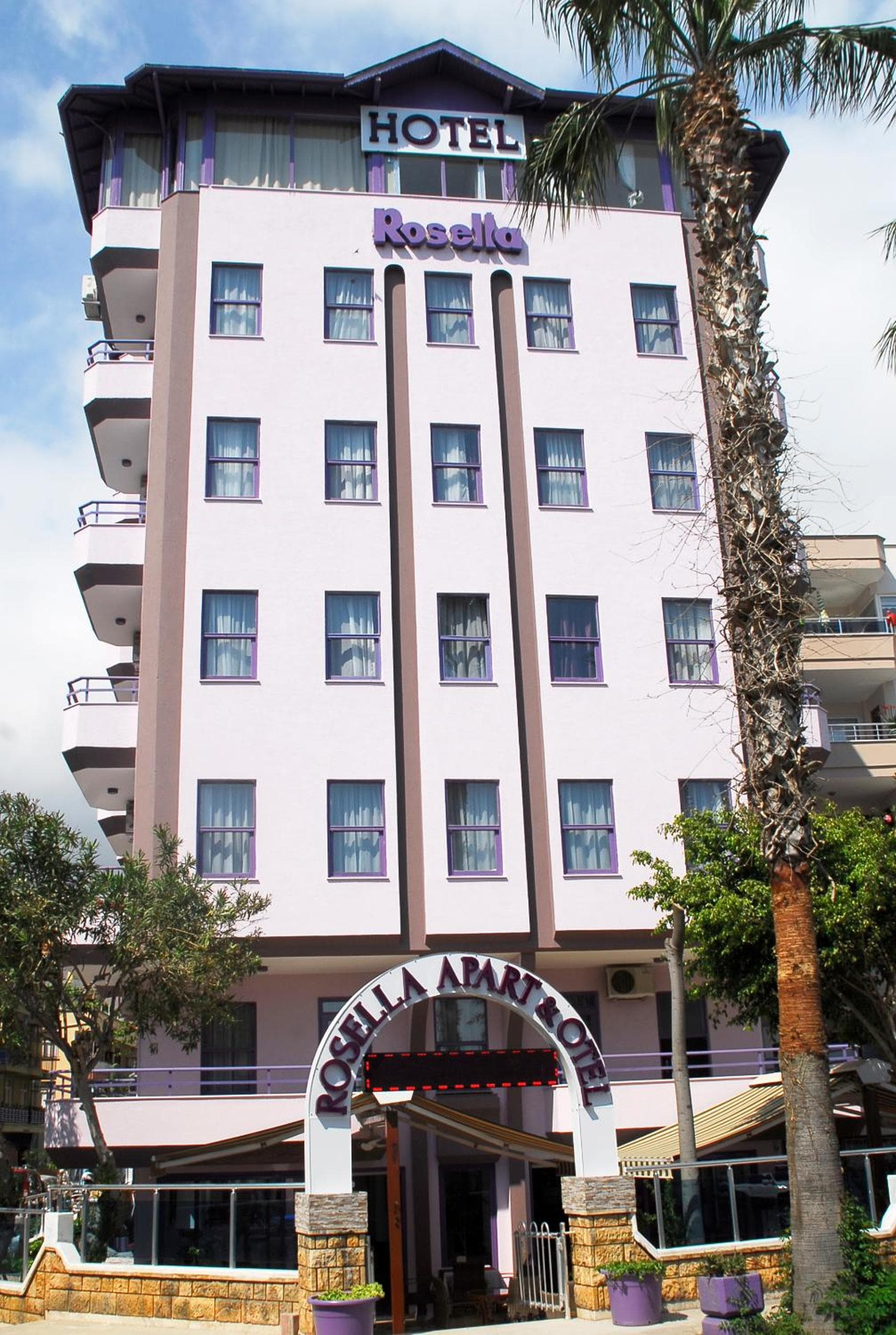 Rosella Hotel - Image 1