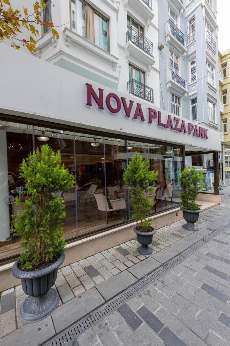 Nova Plaza Park Hotel - Image 1