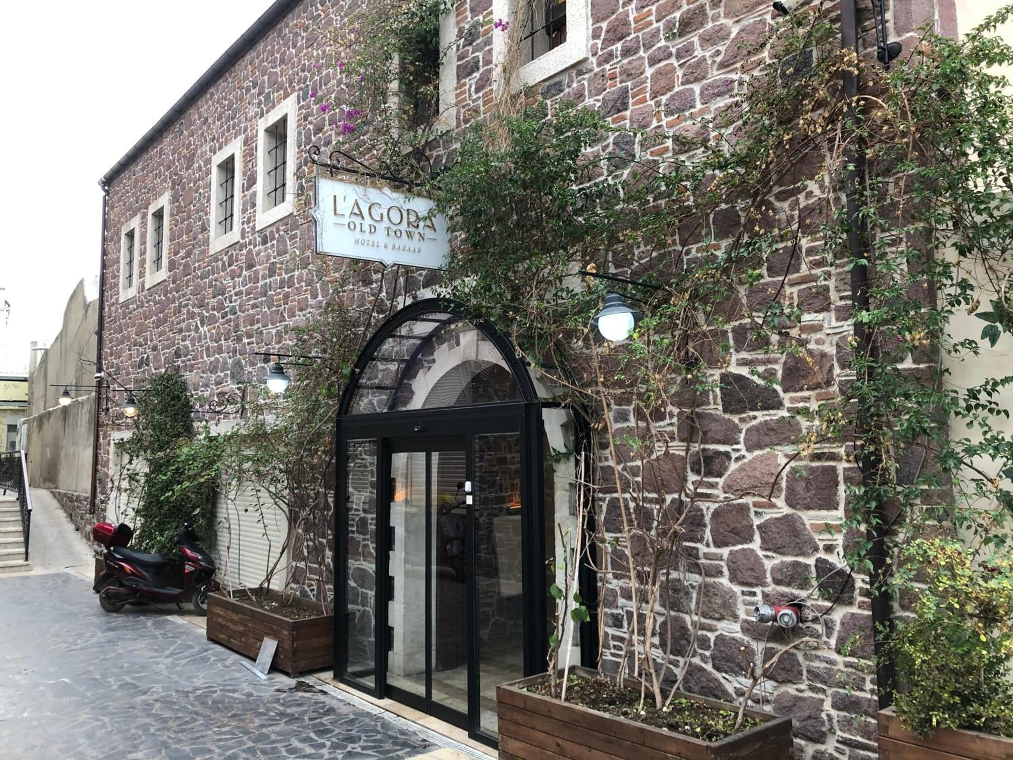 L'Agora Old Town Hotel & Bazaar - Image 1