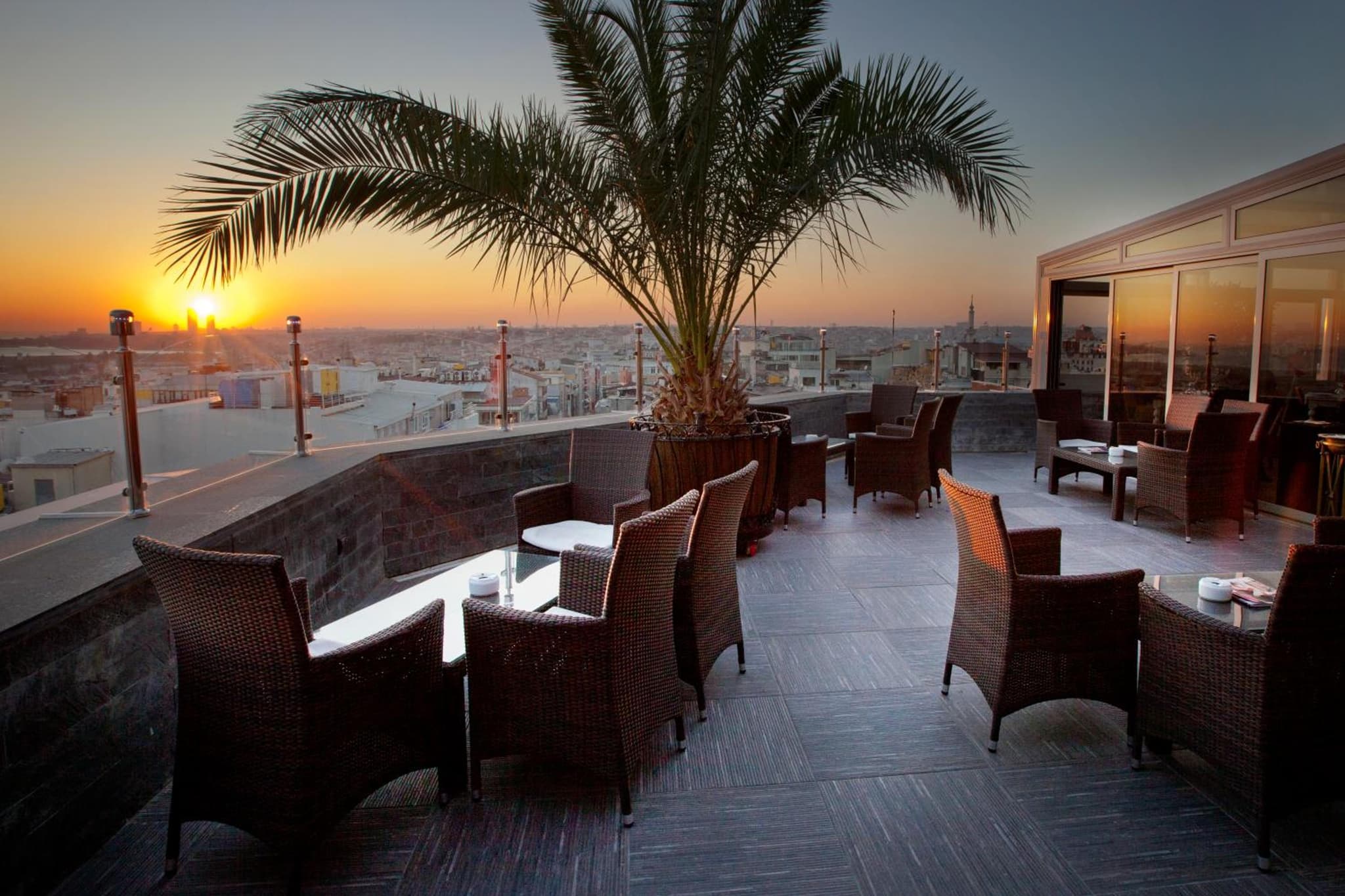 Darkhill Otel - Image 2