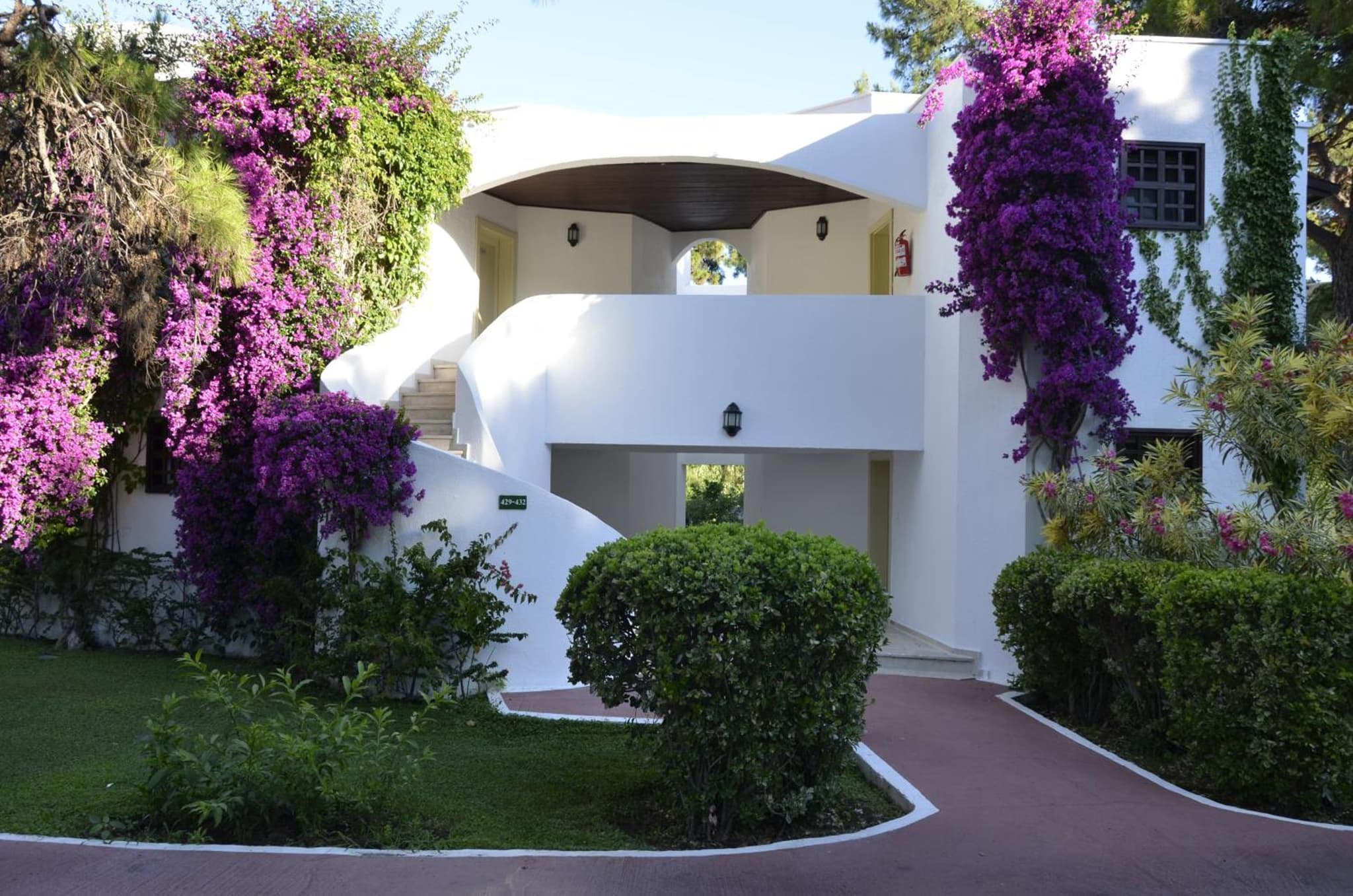 Emelda Sun Club - Image 1